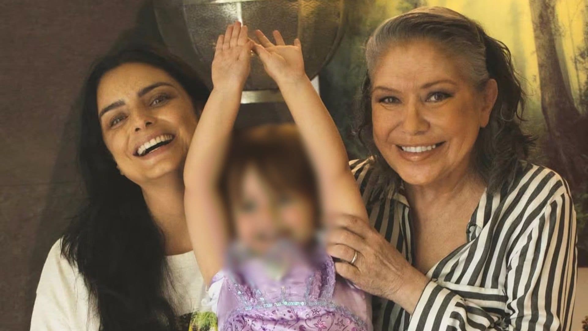 Aislinn Derbez Revela De Qué Murió su Madre, Gabriela Michel: "Necesito Vivir mi Duelo"