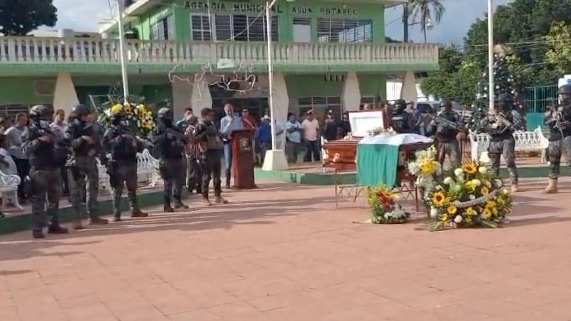 Dan Último Adiós a Policías Fallecidos en Ataque Armado en San Juan Evangelista