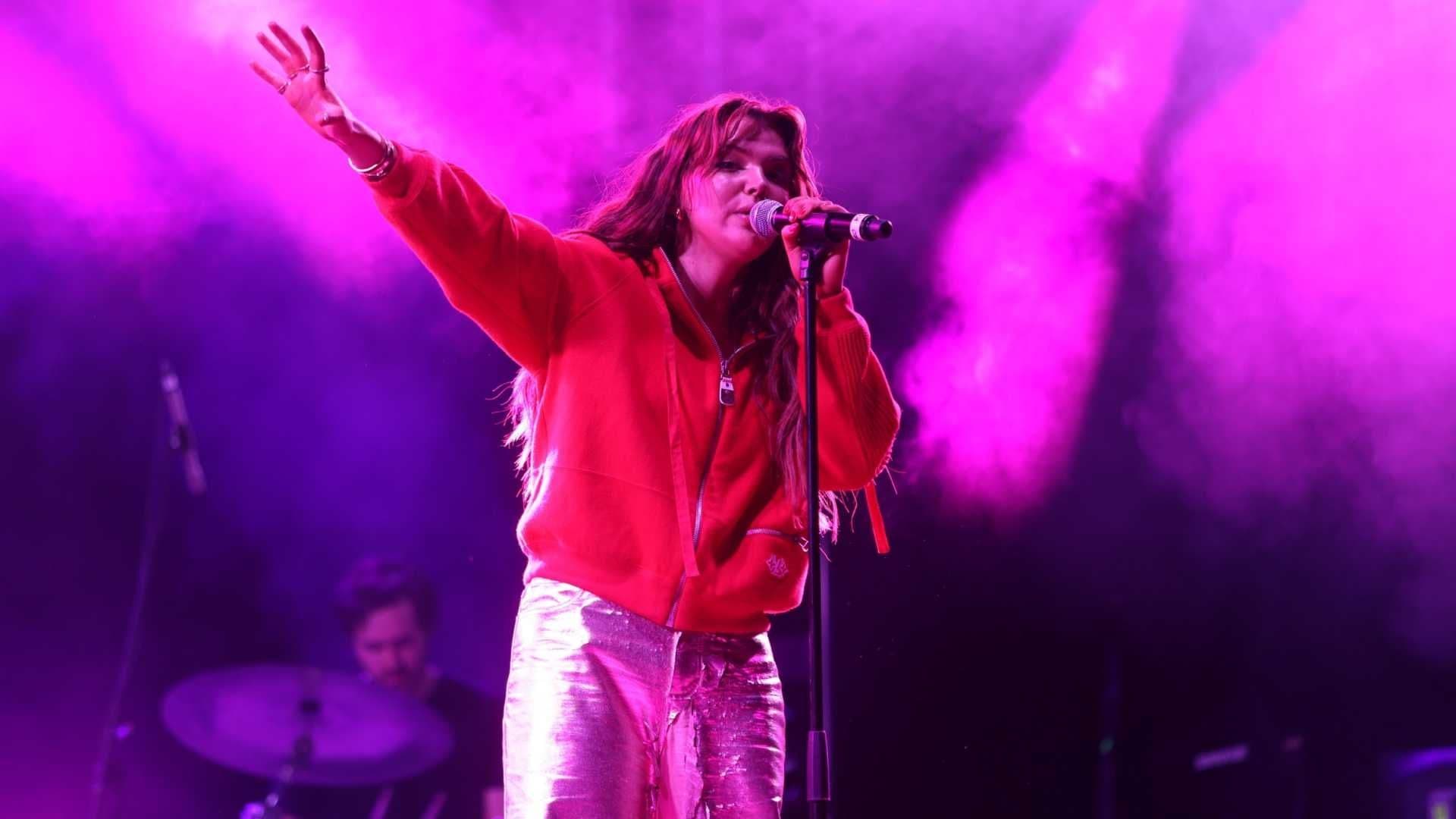 Bu Cuarón se Defiende: ¿Qué Dijo ante Críticas a su Show en el Último Concierto de Dua Lipa?
