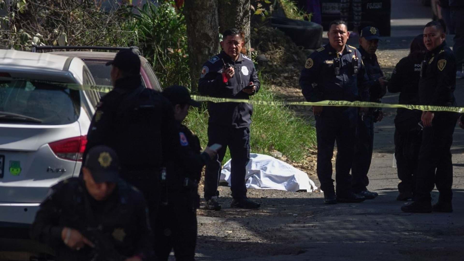 Hallan a Hombre Muerto con Signos de Violencia en Camellón de Insurgentes Norte en la GAM