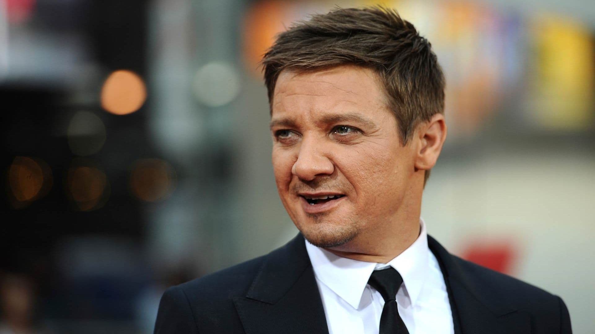 Actor Jeremy Renner Revela que se Rompió Más de 30 huesos