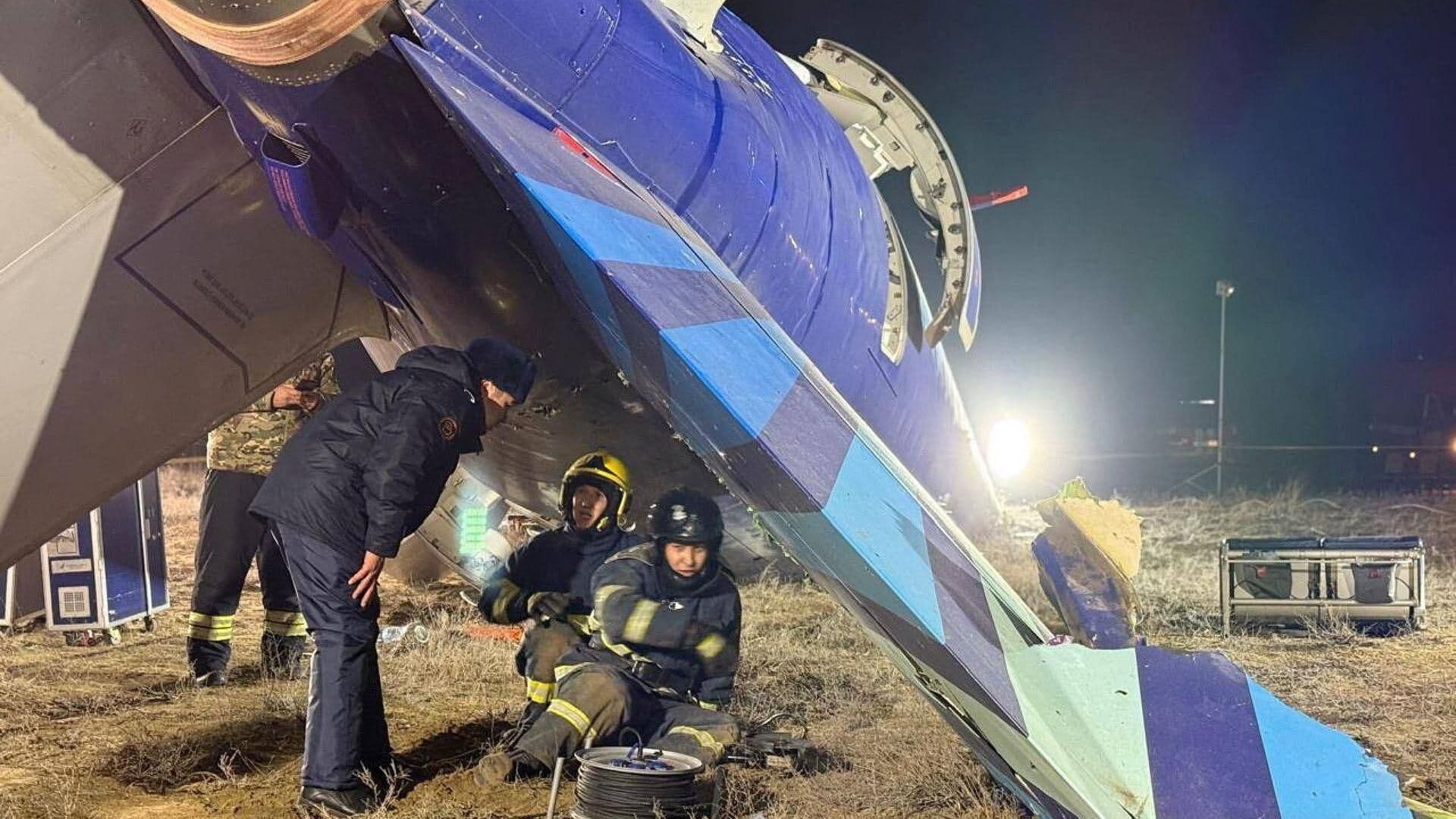 ¿Cómo Avanzan las Investigaciones sobre las Causas del Desplome de Avión en Kazajistán?