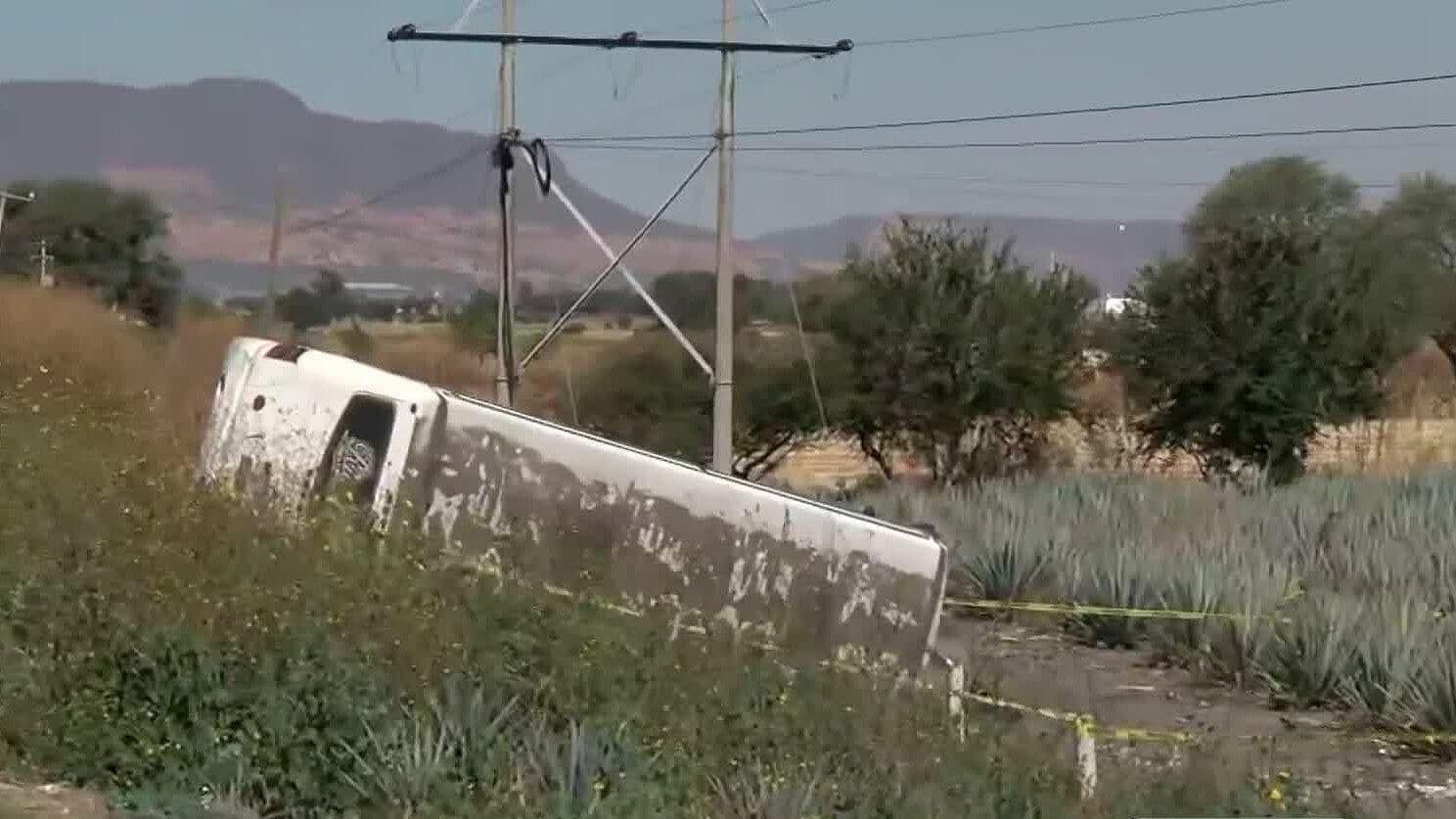 Vuelca Autobús de Pasajeros en La Barca Jalisco; Hay 5 Lesionados