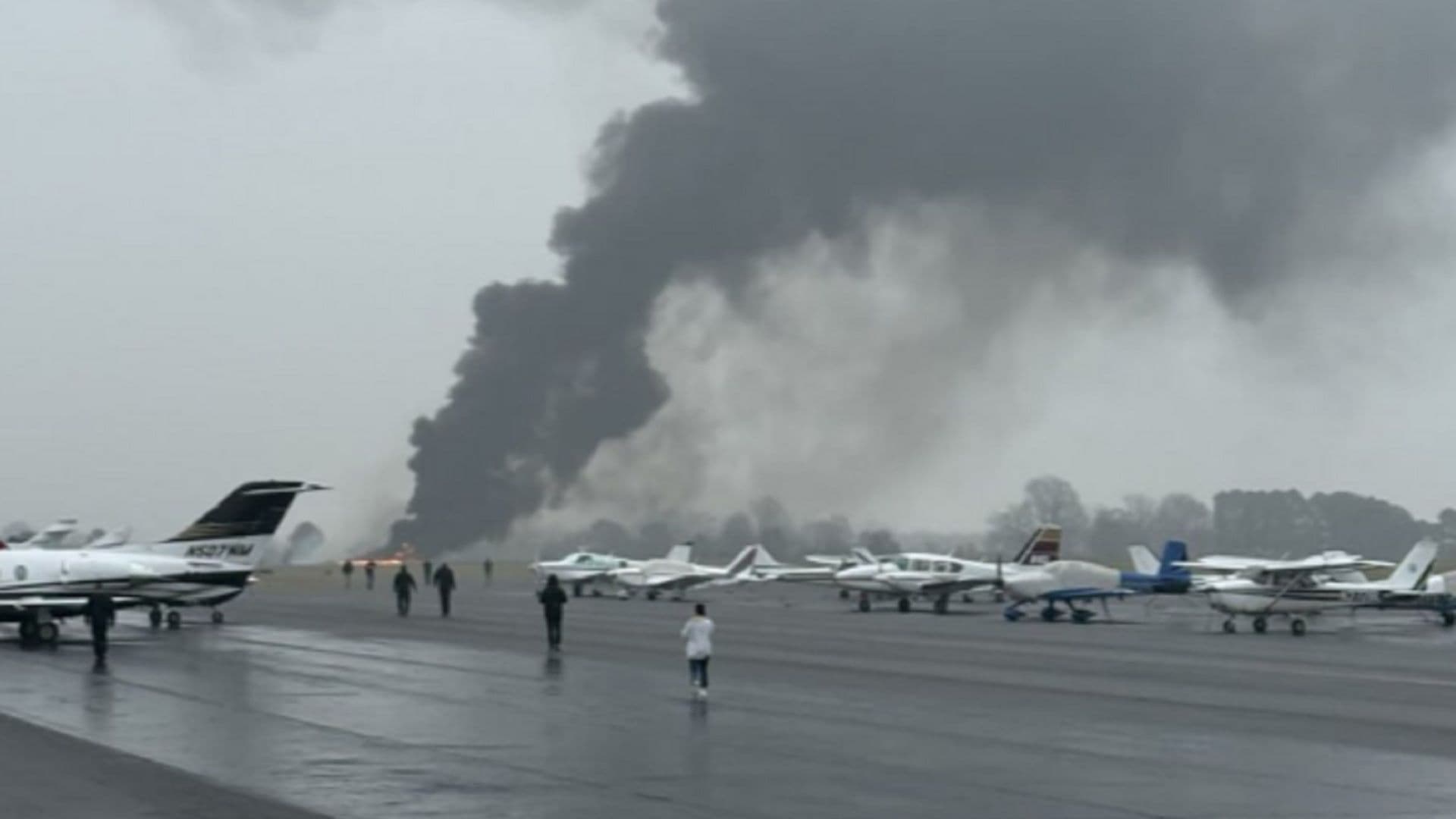 Video de Incendio del Avión: Aeronave se Estrella en Aeropuerto de Carolina del Norte, EUA