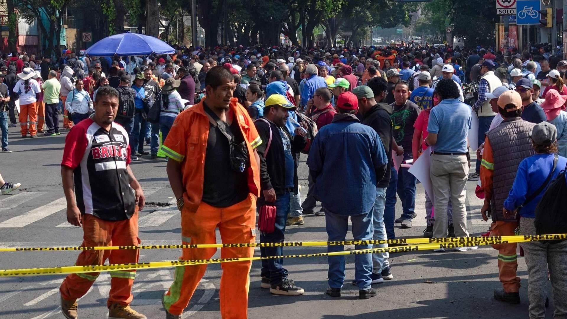 Trabajadores de Limpieza Realizan Nuevo Bloqueo, Ahora en Tacuba Cerca del ISSSTE