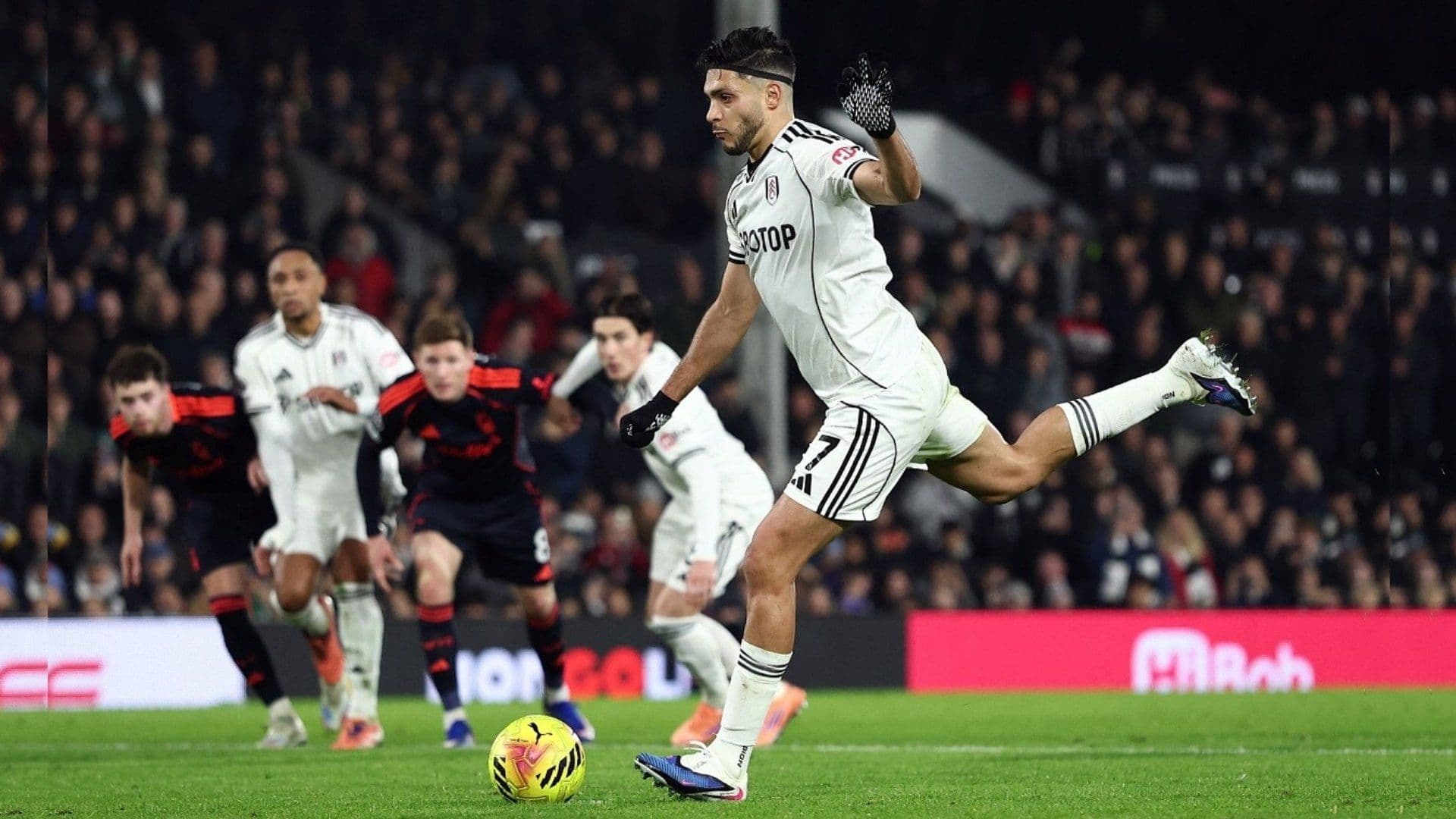 Raúl Jiménez Anotó el Gol del Triunfo del Fulham e Igualó Récord de Penales en Premier League