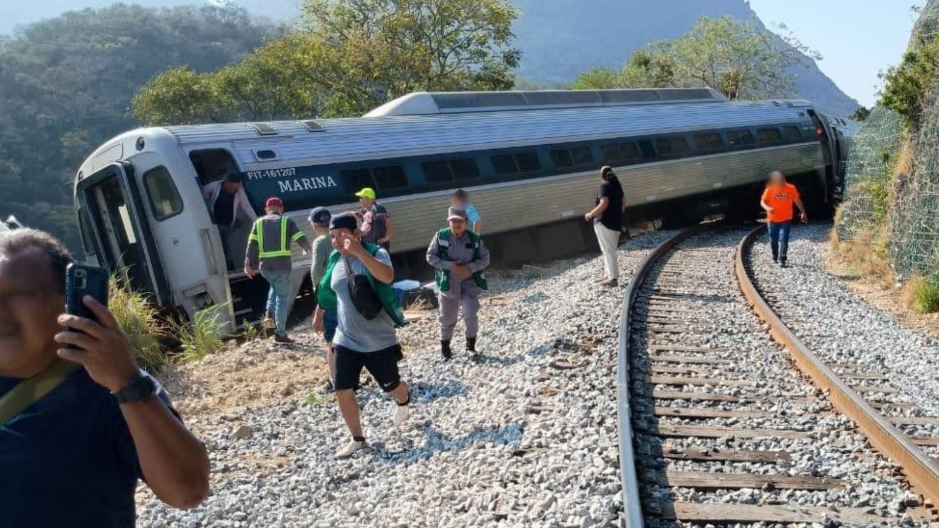 "Vimos la Gente que Gritaba": Narran Rescate en Accidente del Interoceánico que Dejó 13 Muertos