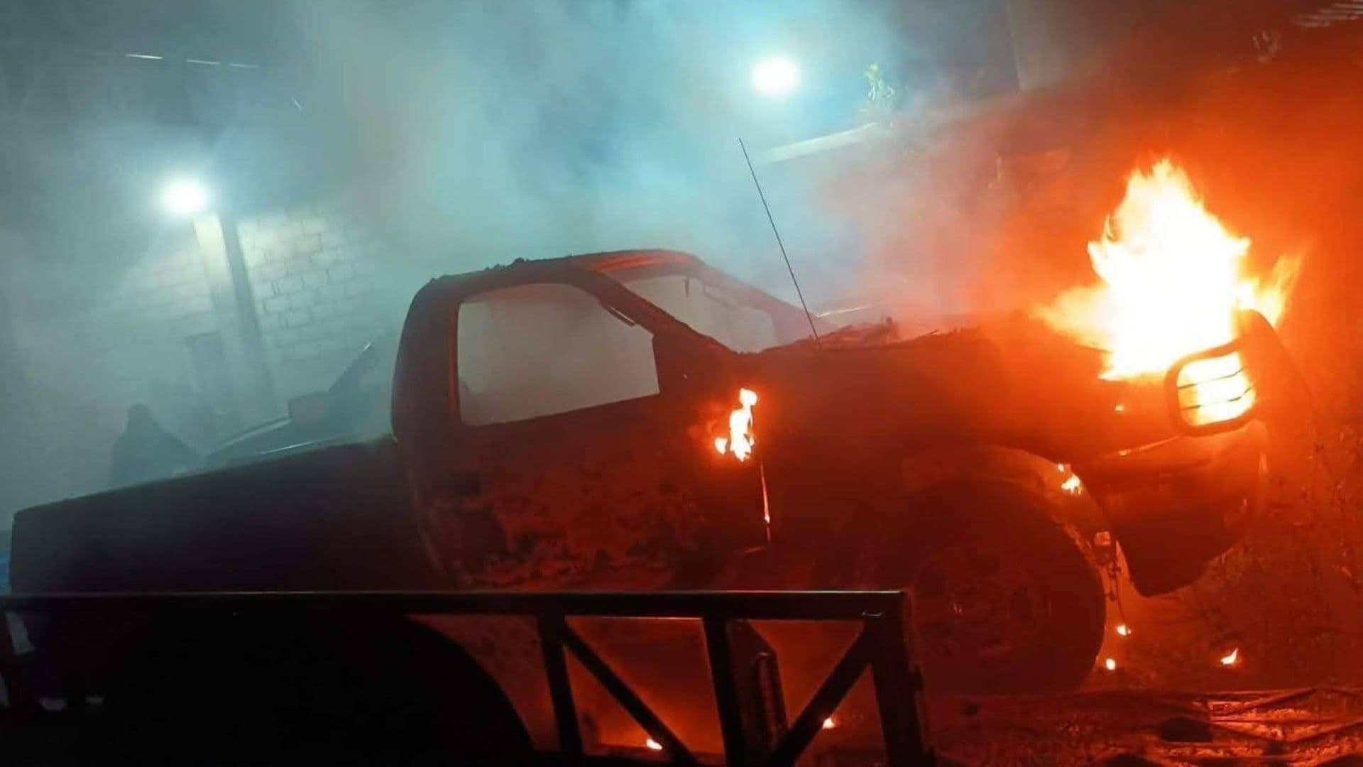 Atacan e Incendian Vivienda y Camionetas de Adán Silva, Exedil de Palmar de Bravo en Puebla
