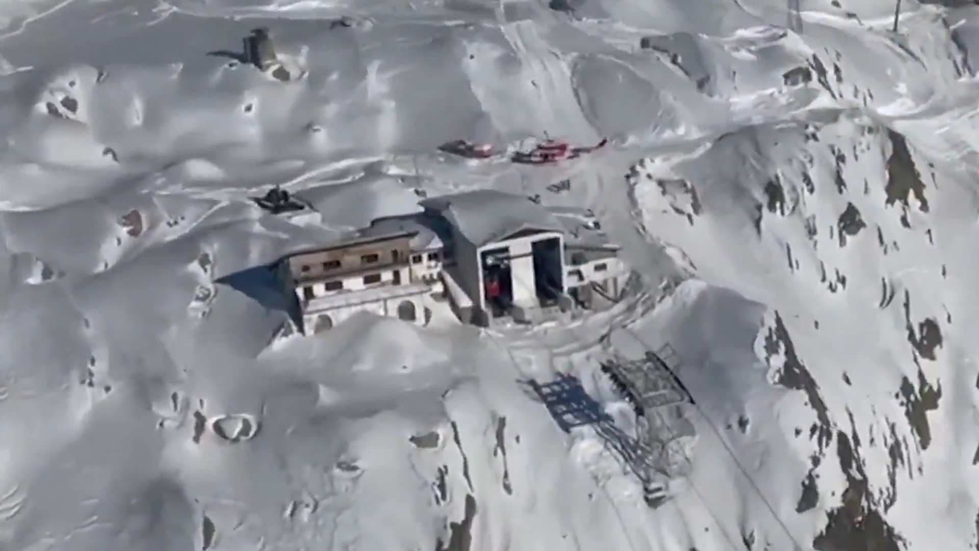 Accidente en Teleférico Deja Atrapadas a 100 Personas en Los Alpes Italianos: Así Fue el Rescate