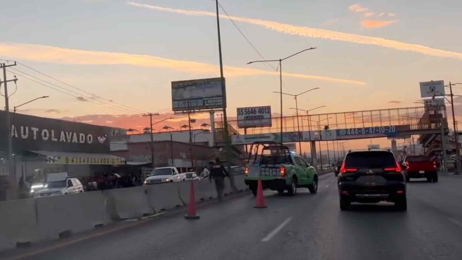 Mujer Muere Tras Accidente en la Carretera a Rioverde; Lo Causó un Objeto en Asfalto