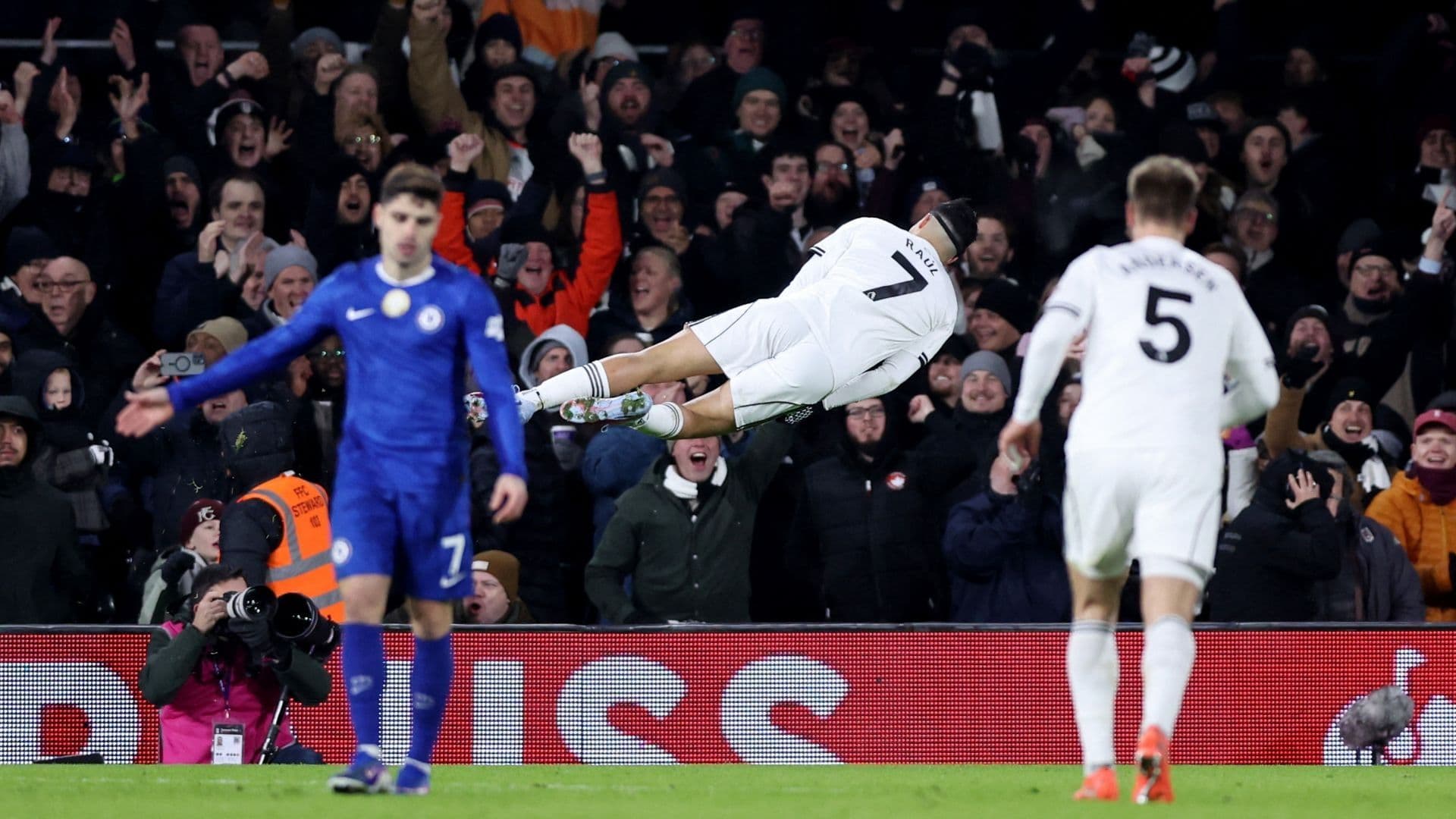 Fulham vs Chelsea: Raúl Jiménez Anota y Hace Festejo de Videojuego en Premier League 2026