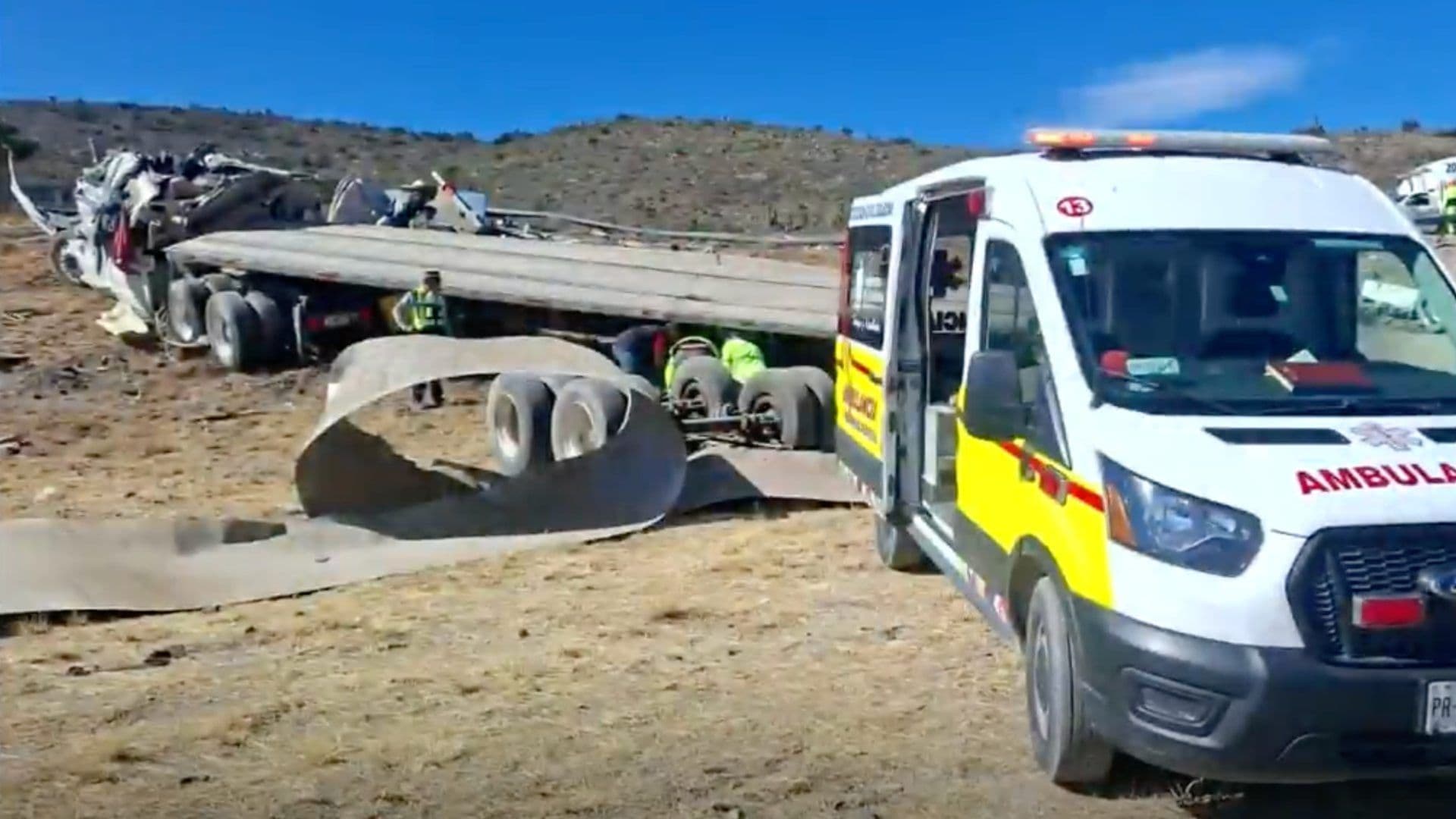 Tráiler Vuelca, Mata a Trabajador de Auxilio Vial y Deja a Otro Herido en Galeana, Nuevo León