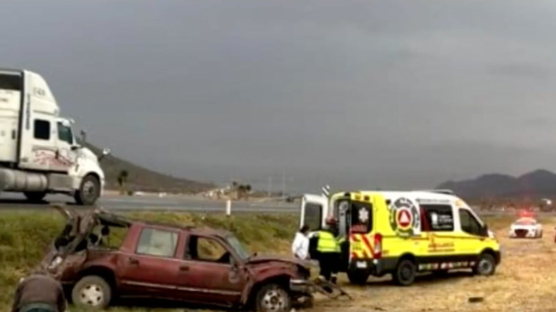 Dos Muertos y Cuatro Heridos por Volcadura de Camioneta en Galeana, Nuevo León