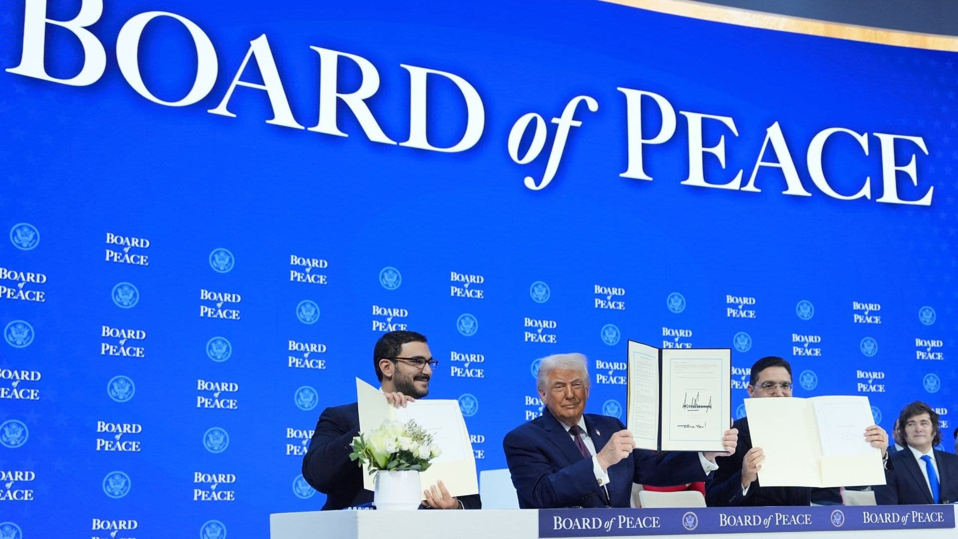 Constituyen en Davos la "Junta de Paz" Promovida por Trump; Líderes Firman la Carta