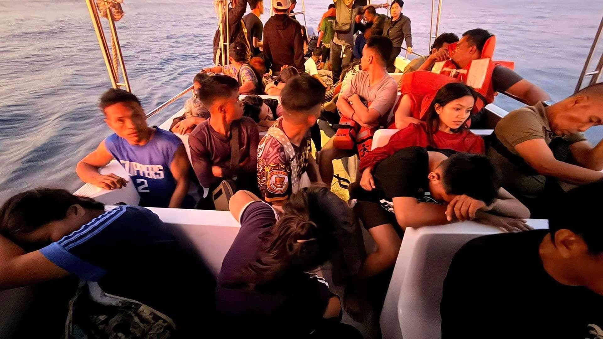 Mueren 15 Pasajeros por Hundimiento de Ferry en Filipinas; Rescatan a Más de 300 Personas
