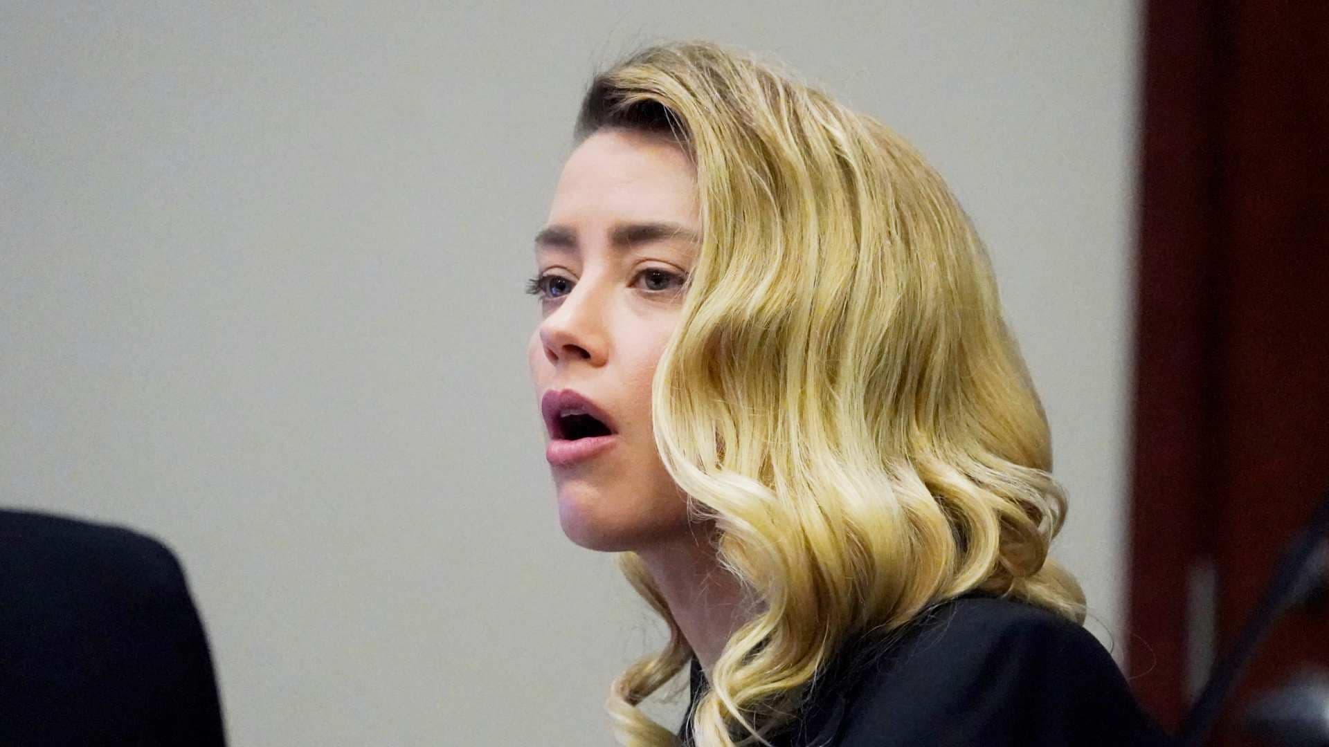Amber Heard Paga 1 MDD a Johnny Depp un año Después del Juicio