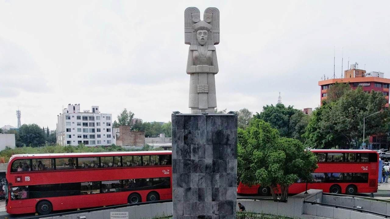 Martí Batres Devela la Figura de ‘La Joven de Amajac’ en Paseo de la Reforma