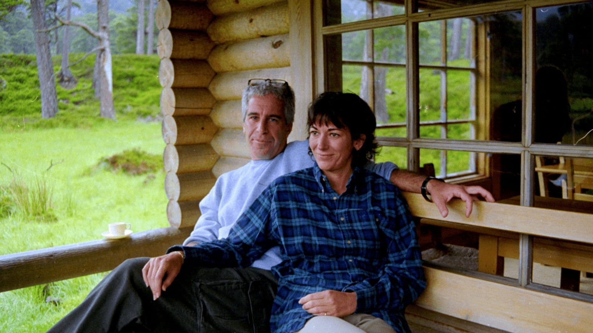 Testimonio de Ghislaine Maxwell: Cómplice de Epstein Condiciona Declarar por un Indulto de Trump
