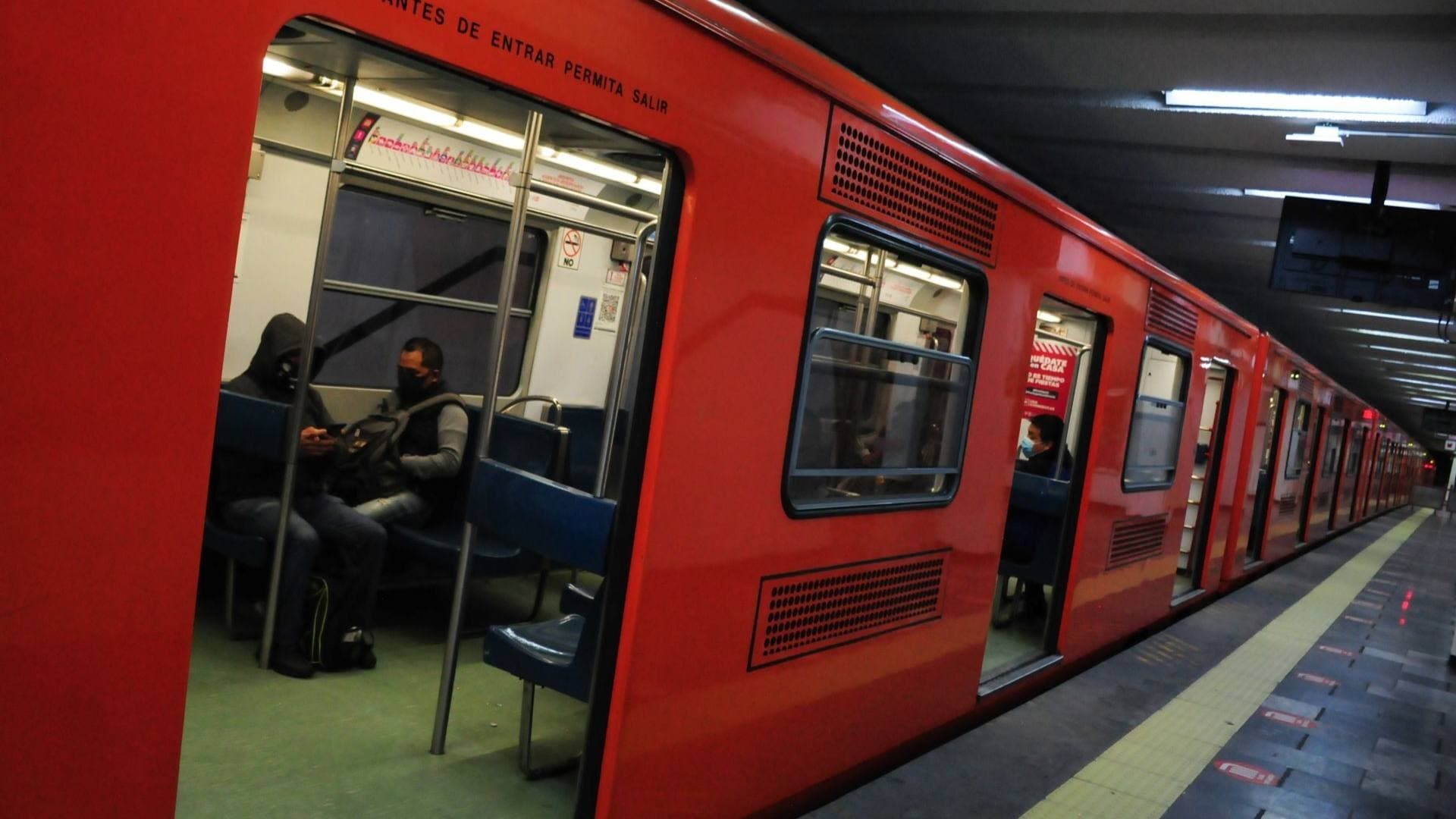 Metro CDMX ¿Qué Pasó en Estación Observatorio con Policía y Usuaria con Silla de Ruedas?