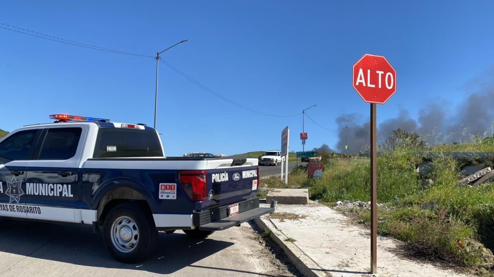 Controlan Incendio en Ducto de Pemex en Rosarito, Baja California