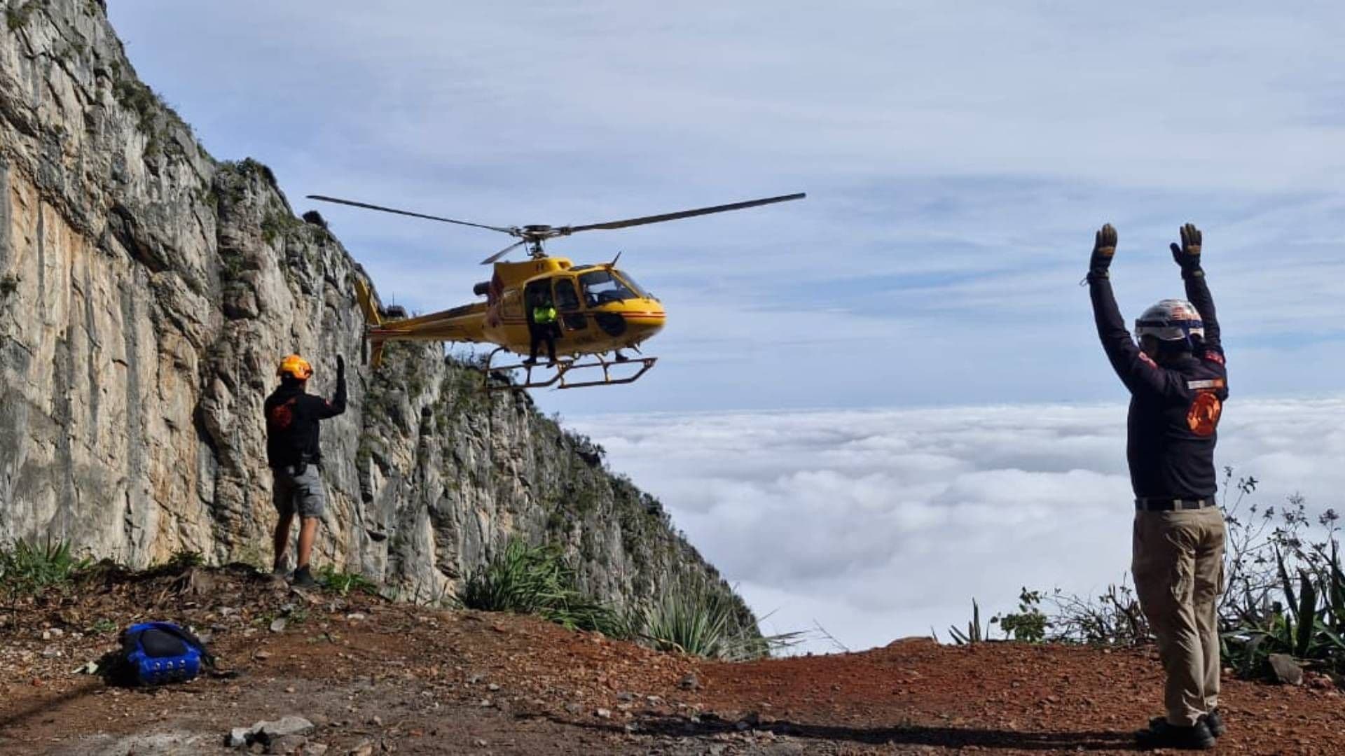 Rescatan por Aire a Joven Lesionado en el Cerro de las Mitras en Monterrey