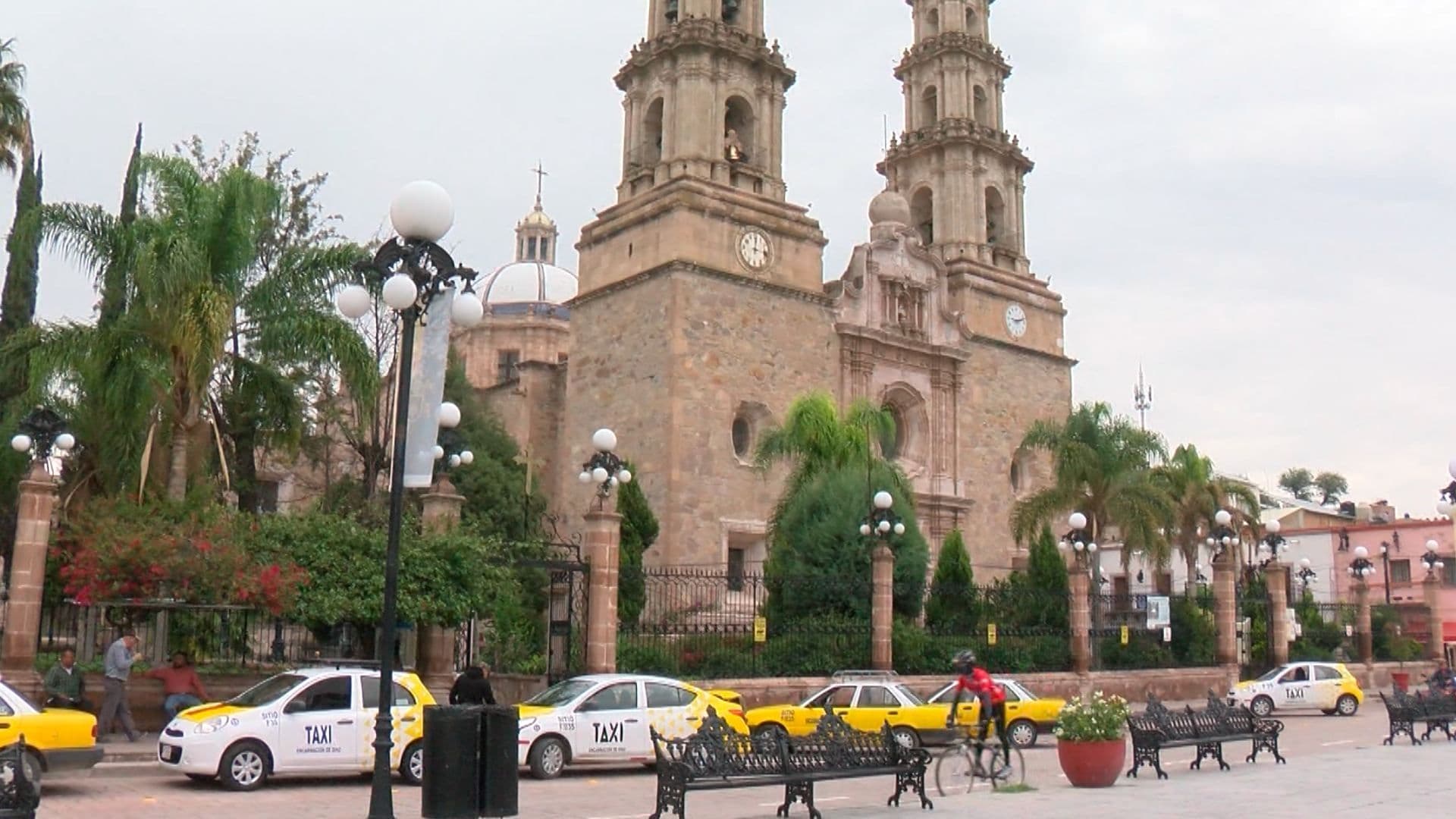 Detienen a Hombres que Realizaban Cobro de Piso en la Feria de La Chona de Encarnación de Díaz