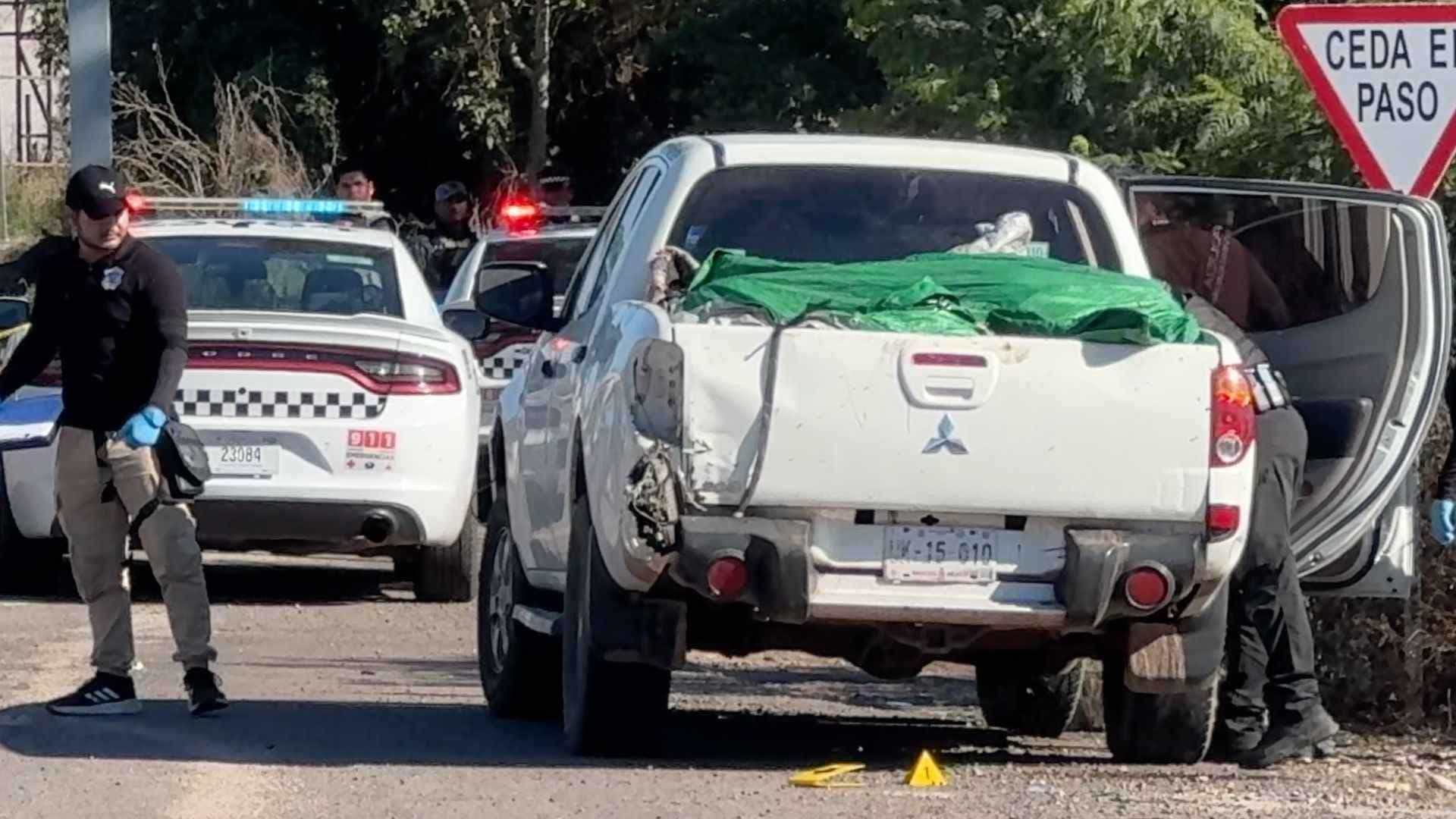 Localizan Cuerpos al Interior de Camioneta en Autopista “La Costera”, en Navolato, Sinaloa