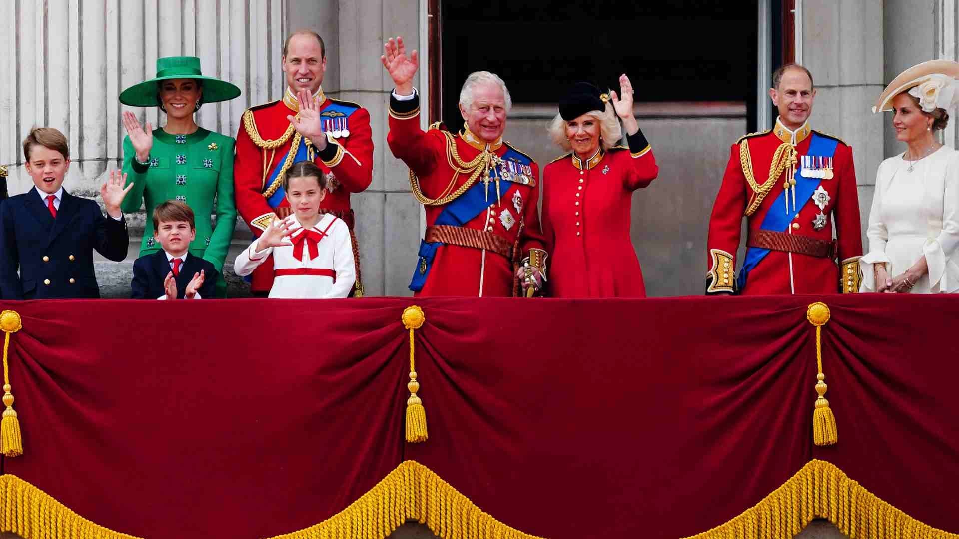 Carlos III Dedica Mensaje a su Madre, la Reina Isabel, a un Año de su Muerte