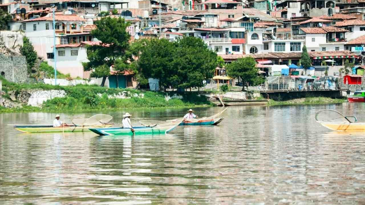 Noche de Muertos en Lago de Pátzcuaro, Michoacán, Está en Riesgo