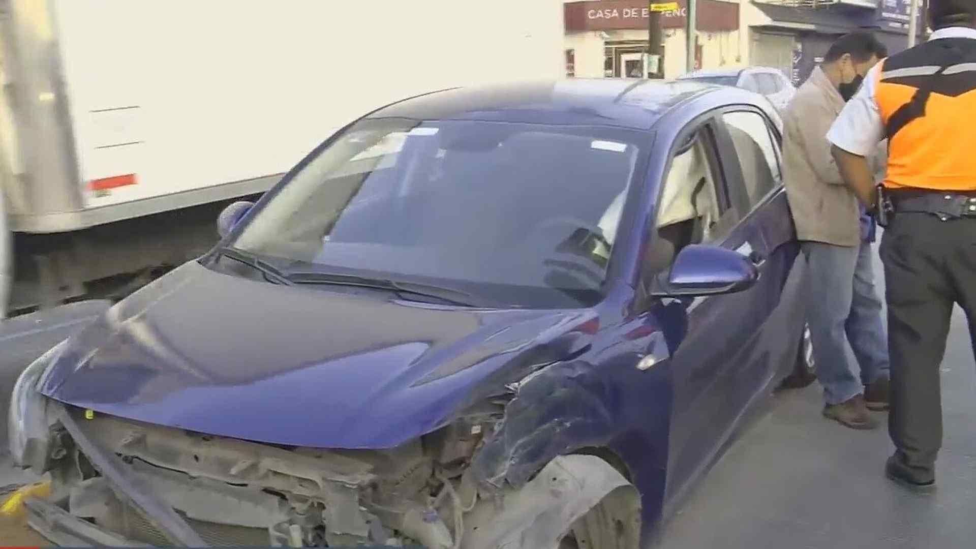 Deja Choque de Carro y Ecovía un Herido