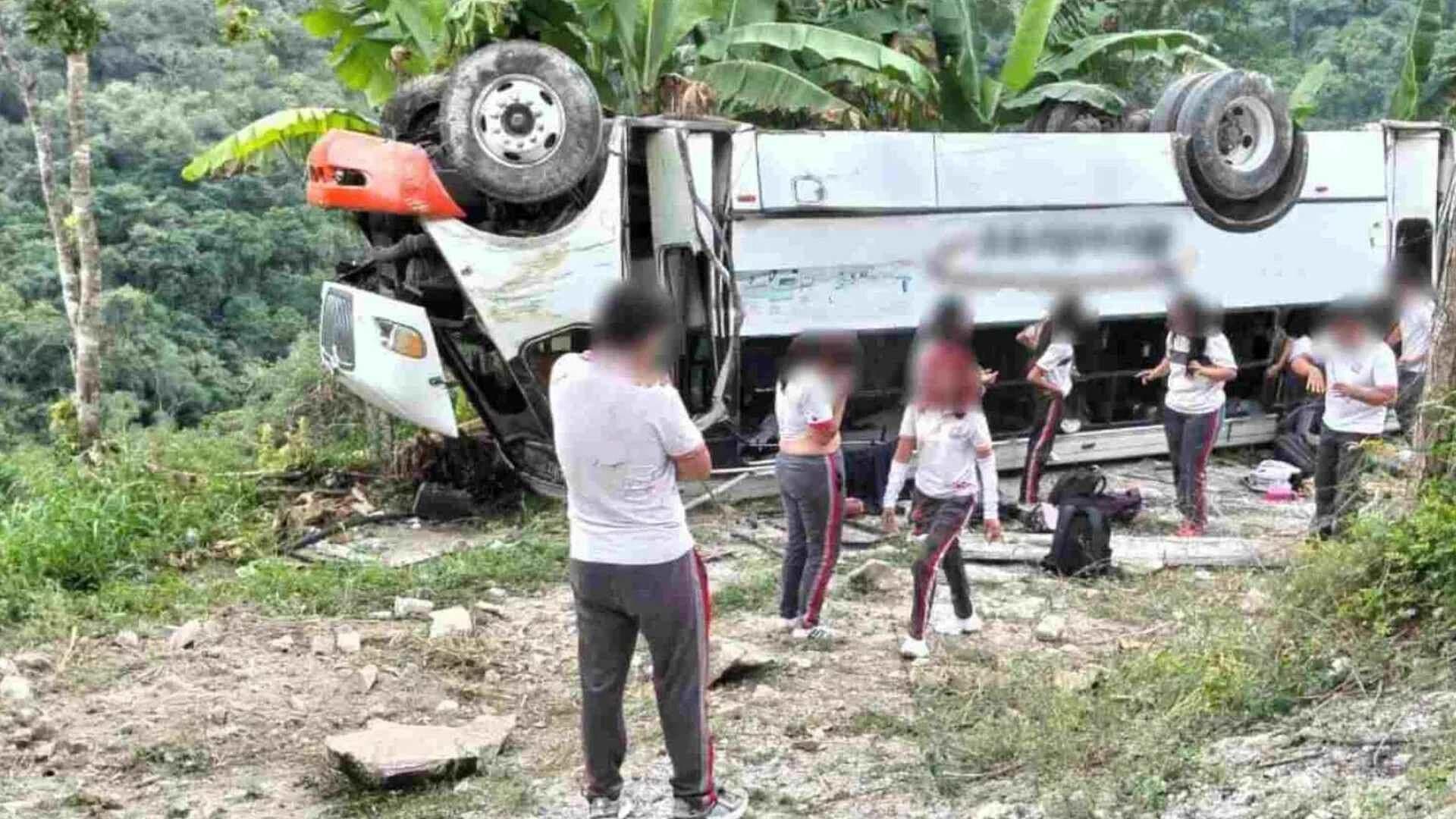 Denuncian que Empresa de Transporte Sigue Omisa tras Accidente de Autobús en Emiliano Zapata