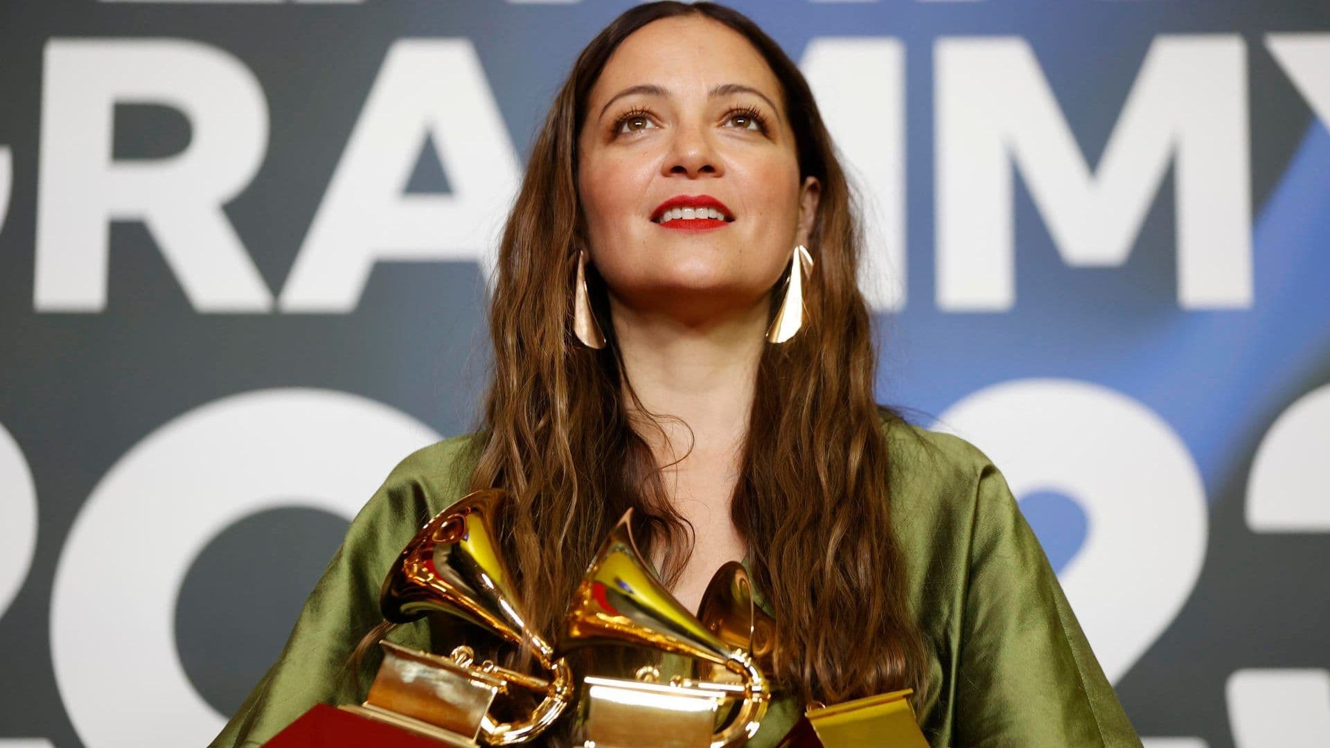 Natalia Lafourcade Gana 3 Latin Grammy con el Álbum 'De Todas las Flores'