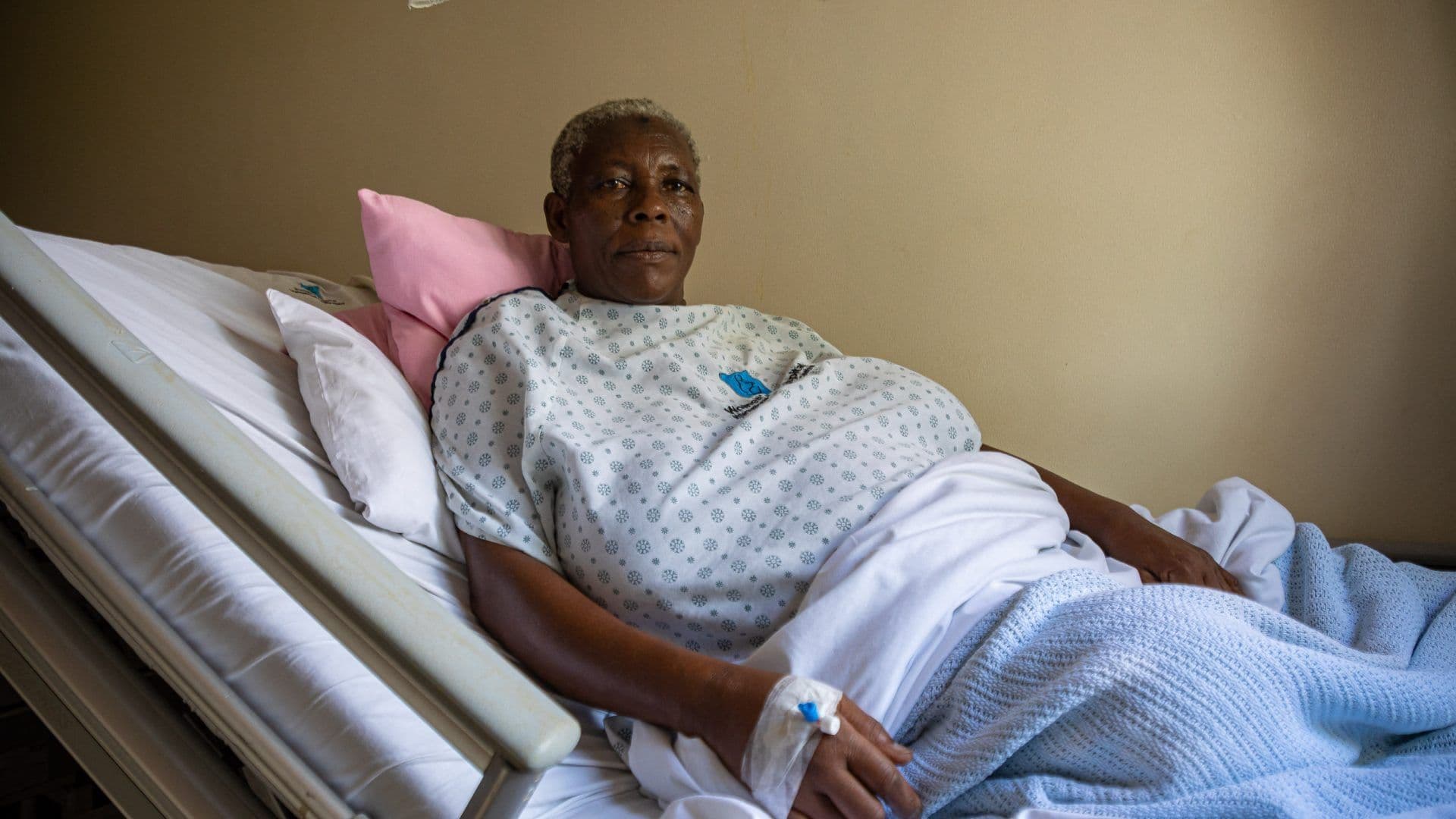Mujer de 70 Años da a Luz a Gemelos en Uganda