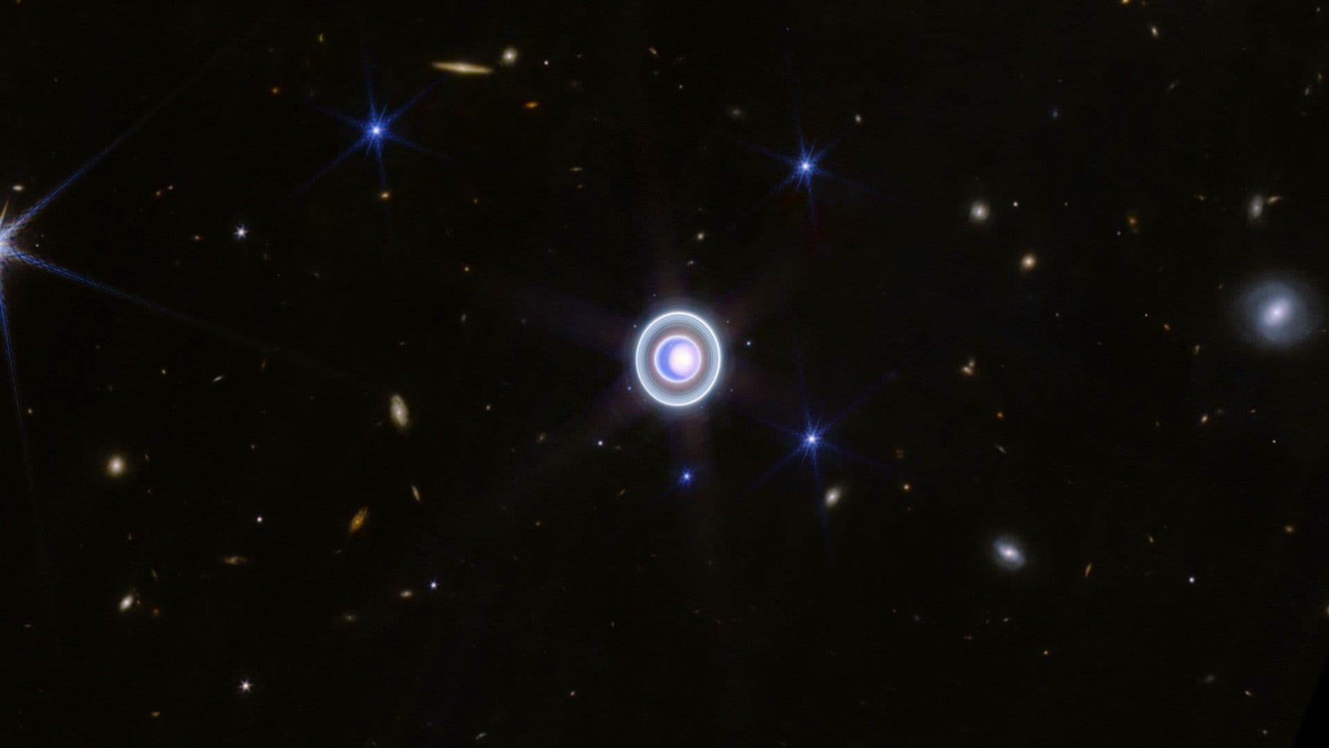 Telescopio James Webb Logra Insólita Foto del Planeta Urano y de sus 13 Anillos
