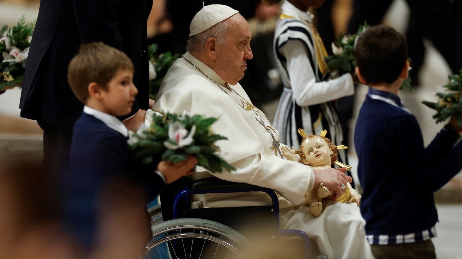 Papa Celebra Misa de Gallo en el Vaticano con el 'Corazón' en Belén