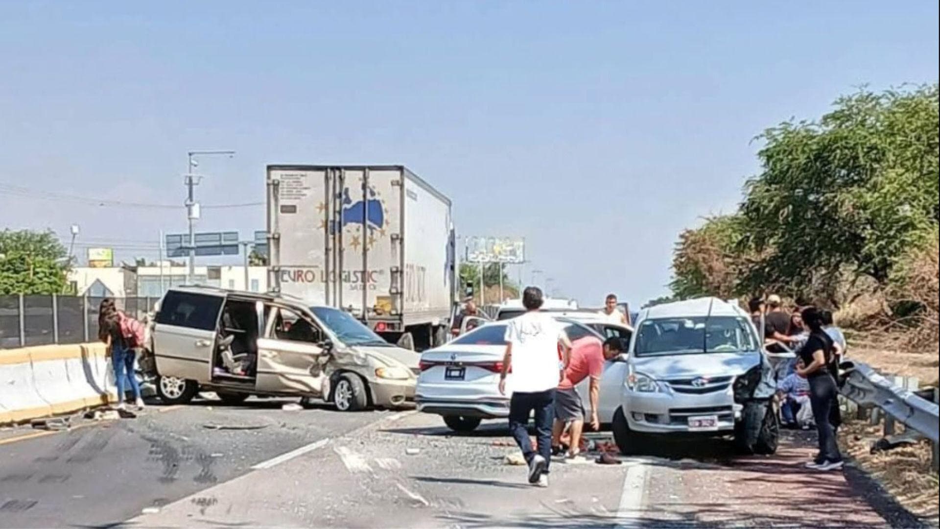 Tráiler Provoca Choque Múltiple en Caseta de Xochitepec, Morelos; Sin Lesionados