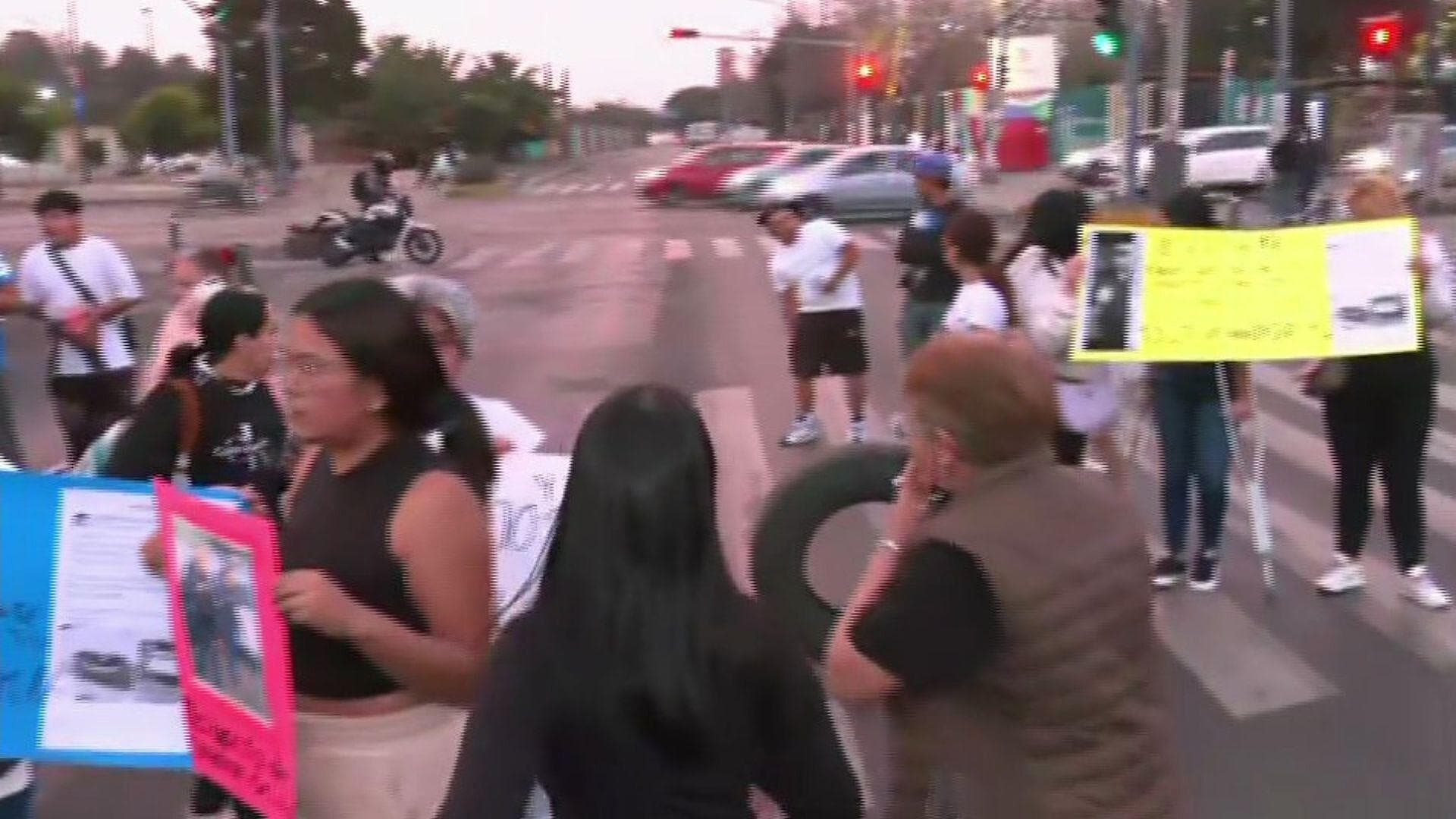 Bloquean Anillo Periférico, en Eje 5 Sur Hoy: Familiares Exigen que Jóvenes sean Liberados