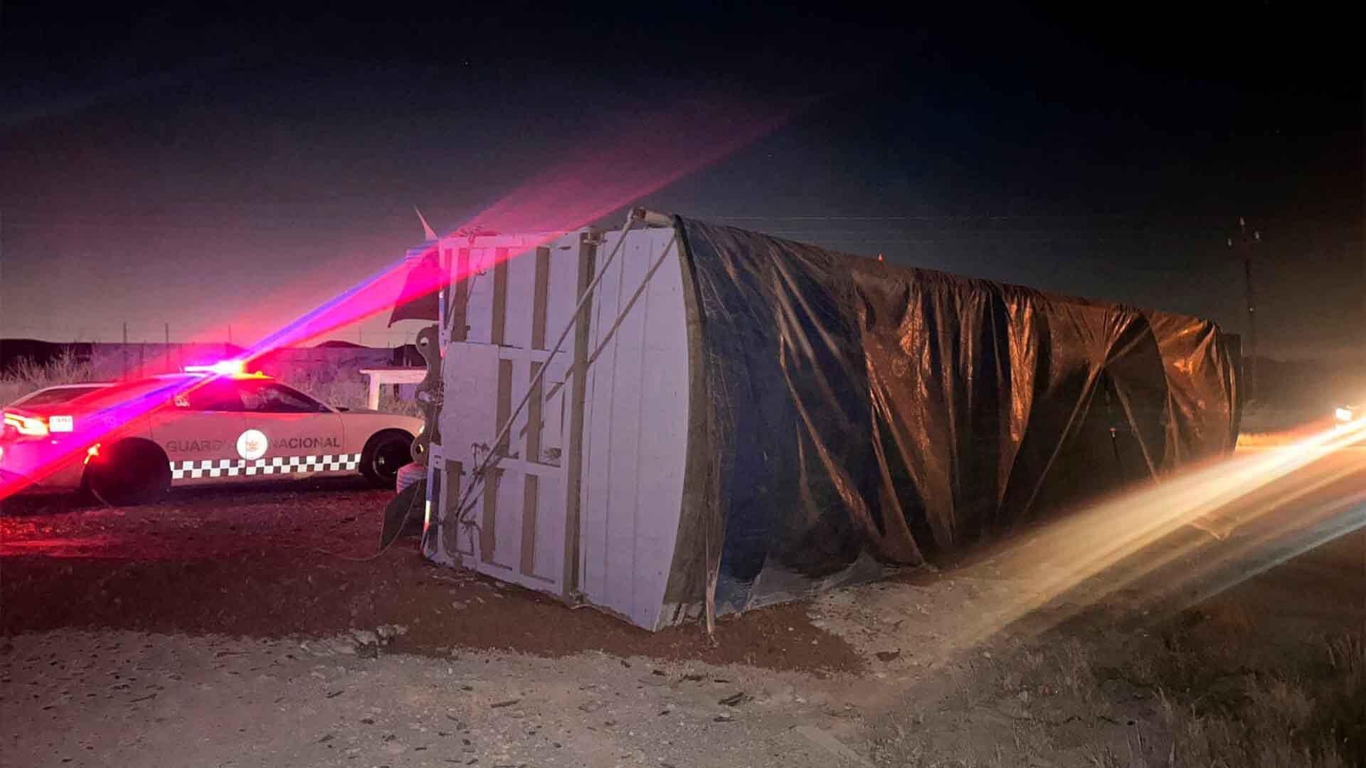 Vuelca Tractocamión en Carretera Federal 101 de Jaumave