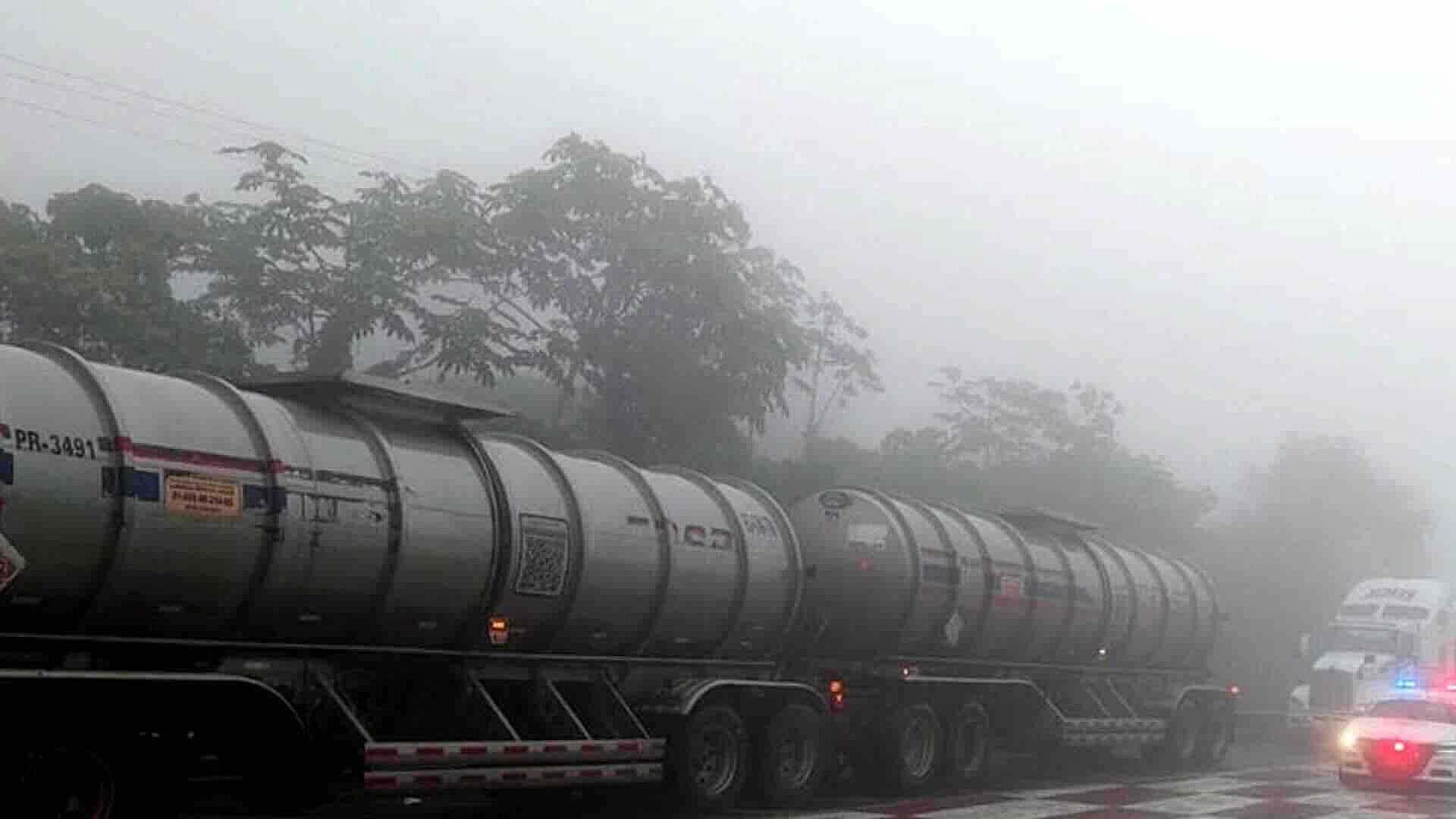 Cierre Total en Carretera Tulancingo-Tihuatlán Provoca Caos Vehicular en Puebla