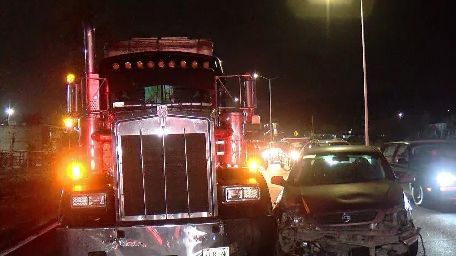 Fuerte Choque Múltiple Termina en Volcadura y 3 Heridos en Anillo Periférico, Zapopan