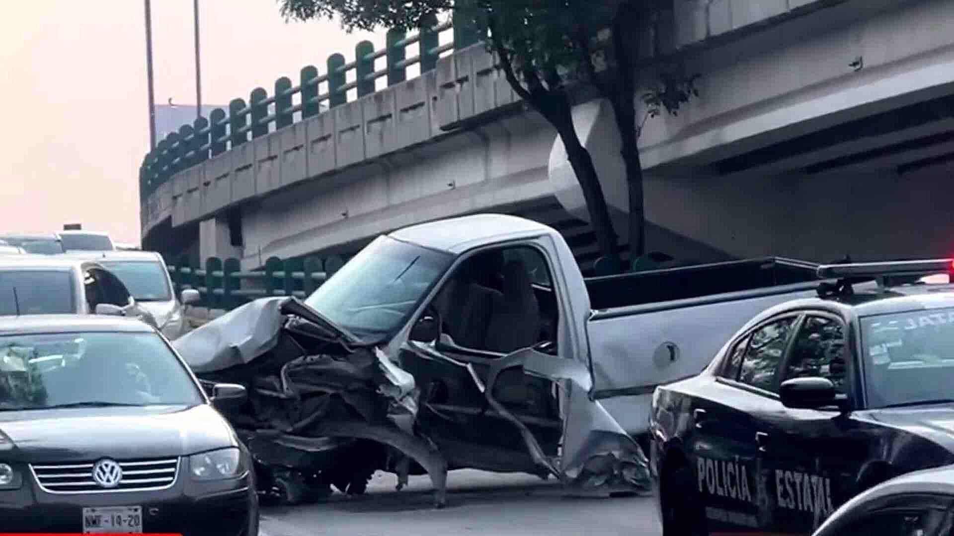 Fuerte Accidente Involucra Dos Camionetas en Paseo Tollocan en Toluca, Edomex