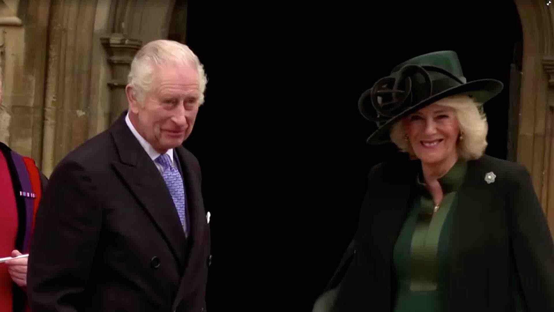 El Rey Carlos y la Reina Camila Asisten a Misa de Domingo de Pascua en Windsor