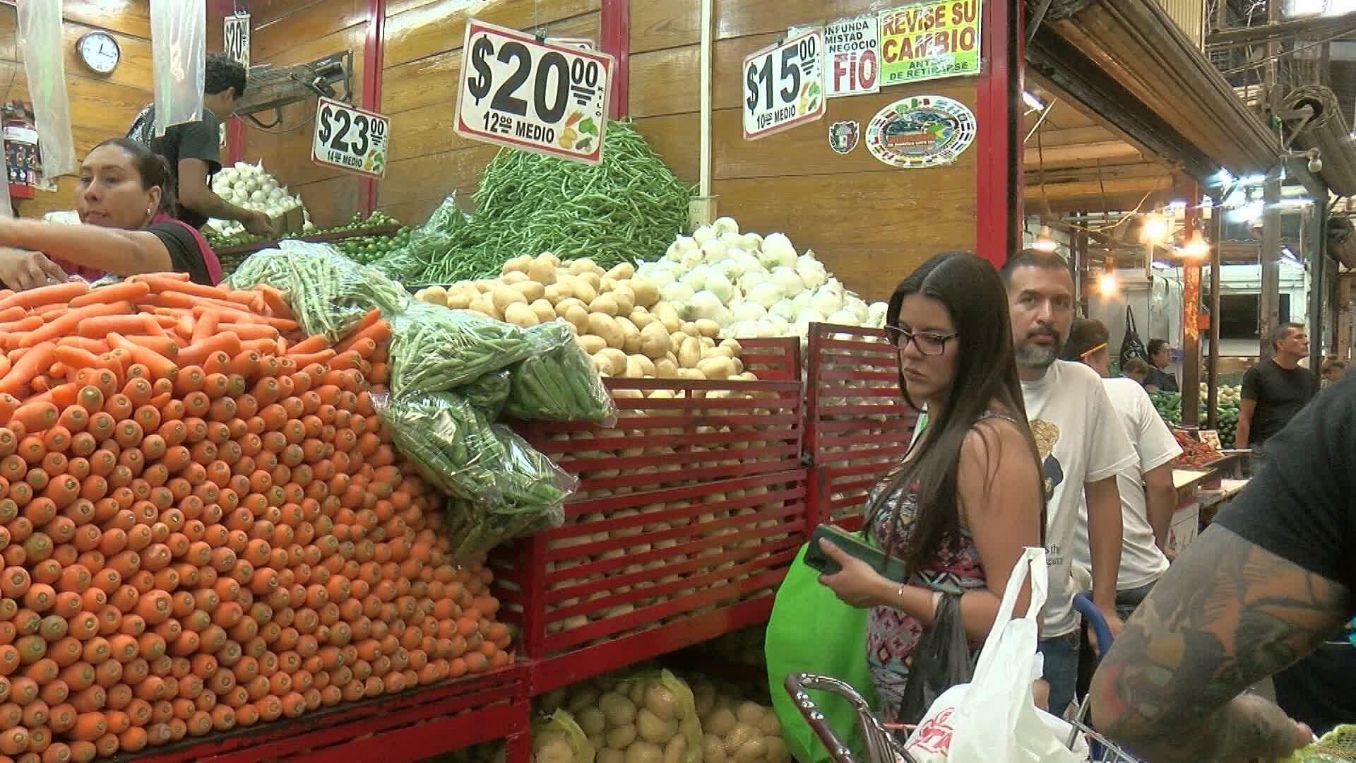 A Pesar de Los Altibajos en Los Precios, El Mercado Felipe Ángeles Luce Lleno