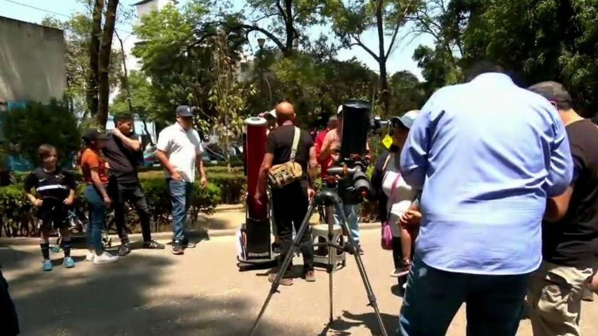 Capitalinos Disfrutaron del Eclipse en Parque de los Venados, CDMX