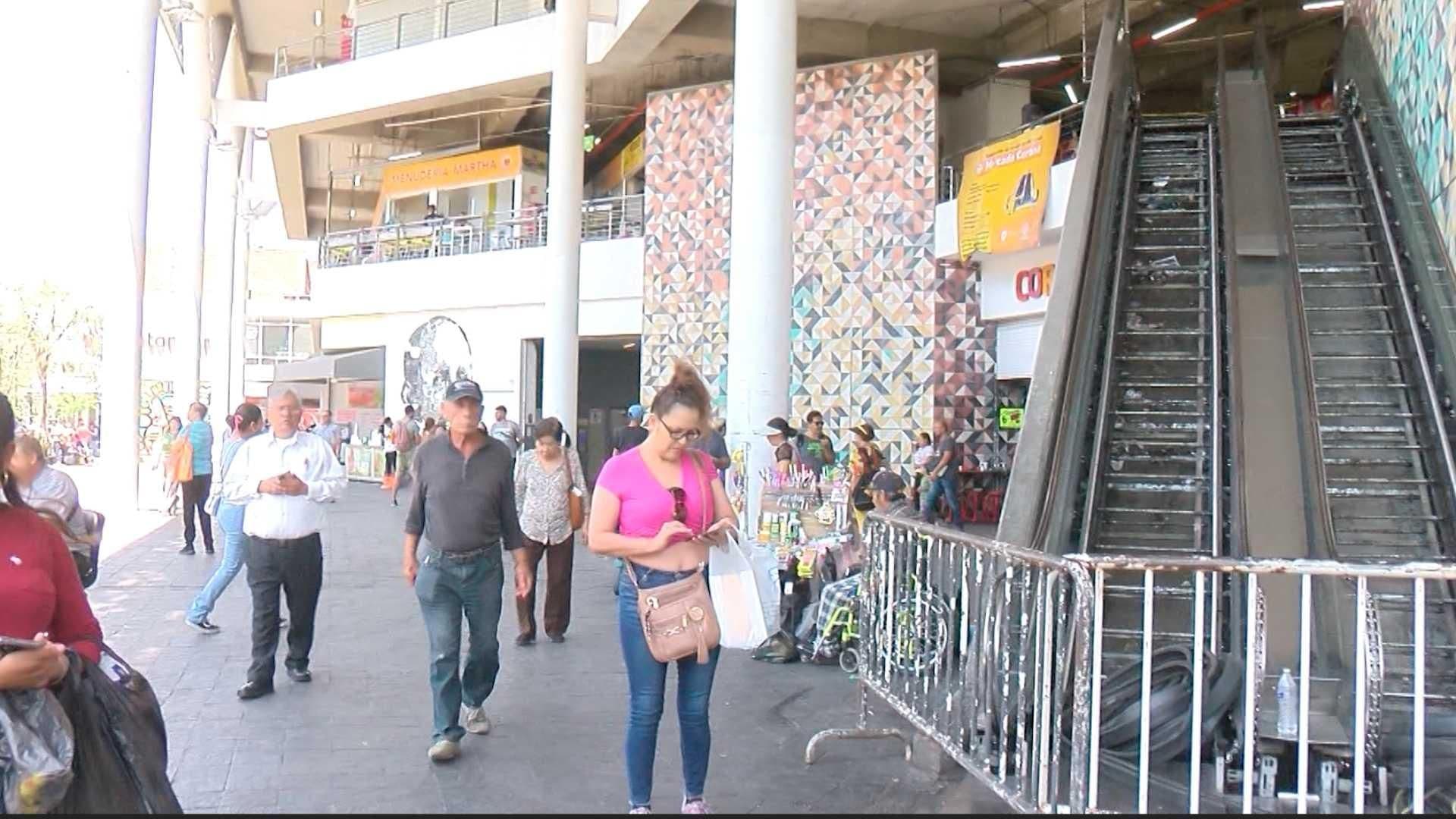 Comerciantes y Clientes Afectados Por Falla Infraestructura del Mercado Corona