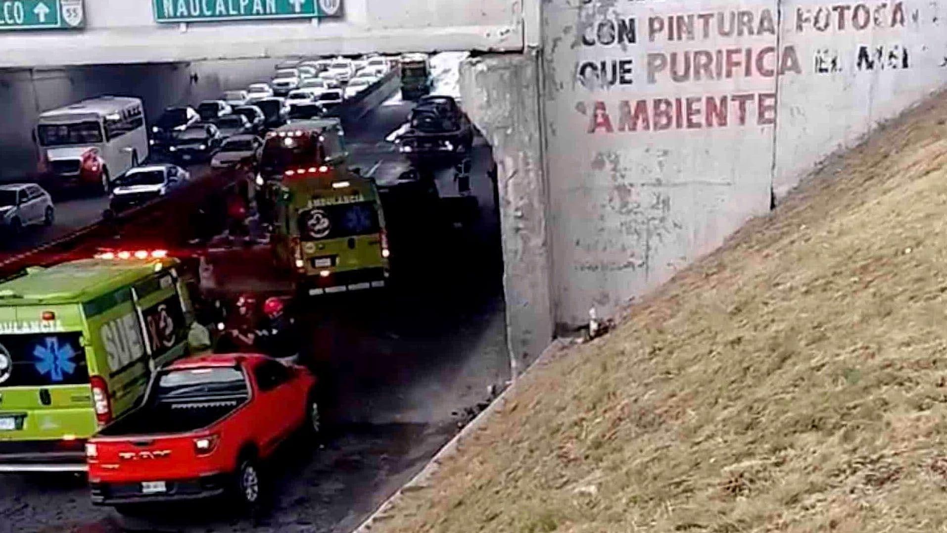 Choque Entre Dos Vehículos en Desnivel de Paseo Tollocan, Toluca
