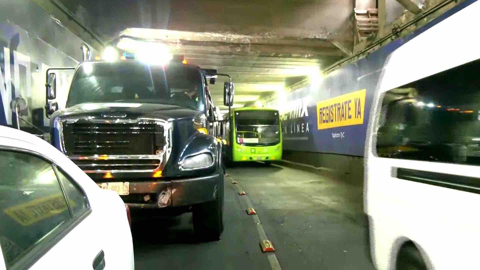 Autobús Descompuesto Afecta Vialidad en Bajo Puente en Av. Chapultepec, CDMX