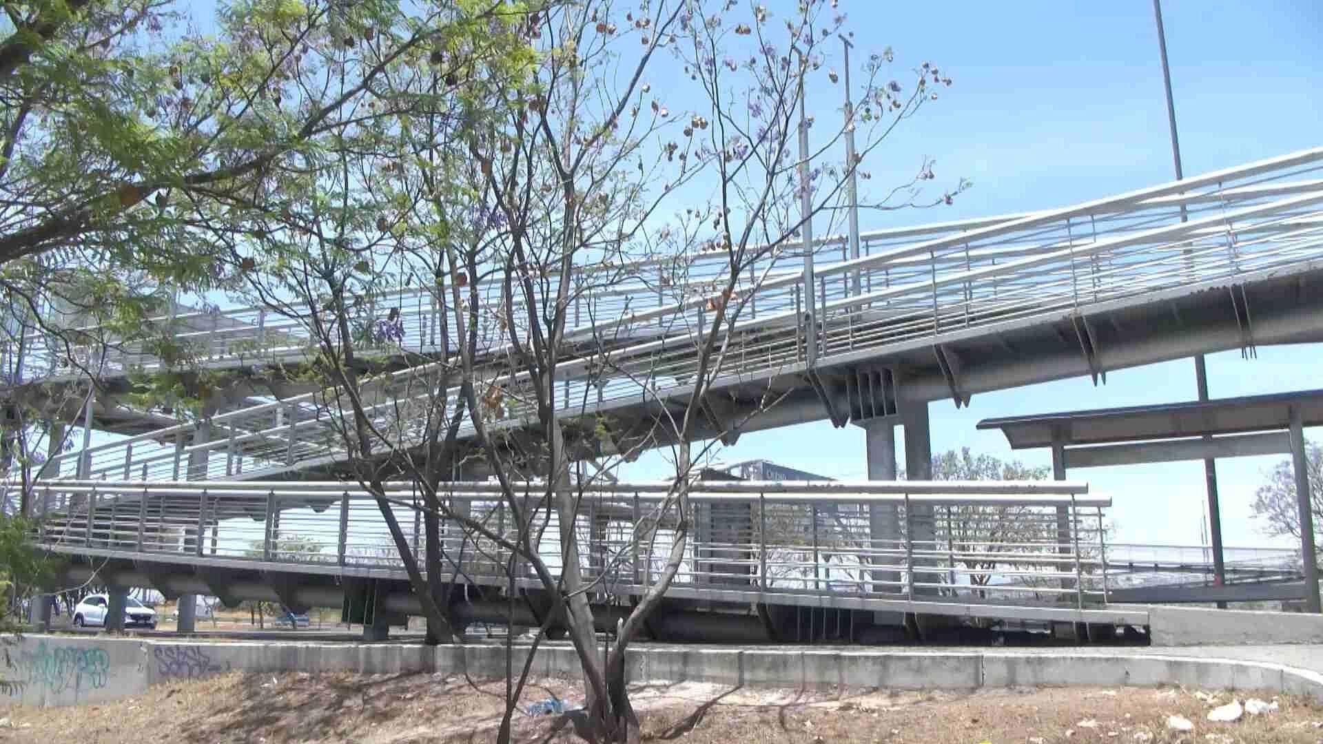 Inseguro el Puente Peatonal en el Junípero Serra a la Altura de la UAQ