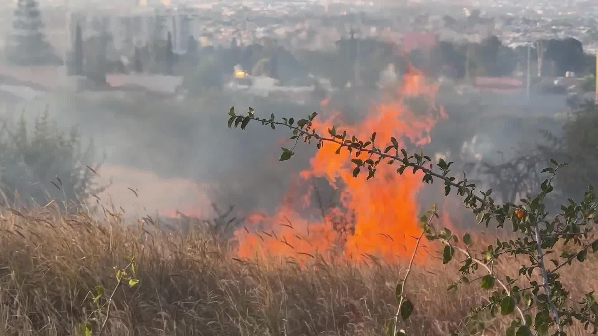Persona en Situación de Calle Inicia Incendio en Pastizal de un Baldío en Centro Sur