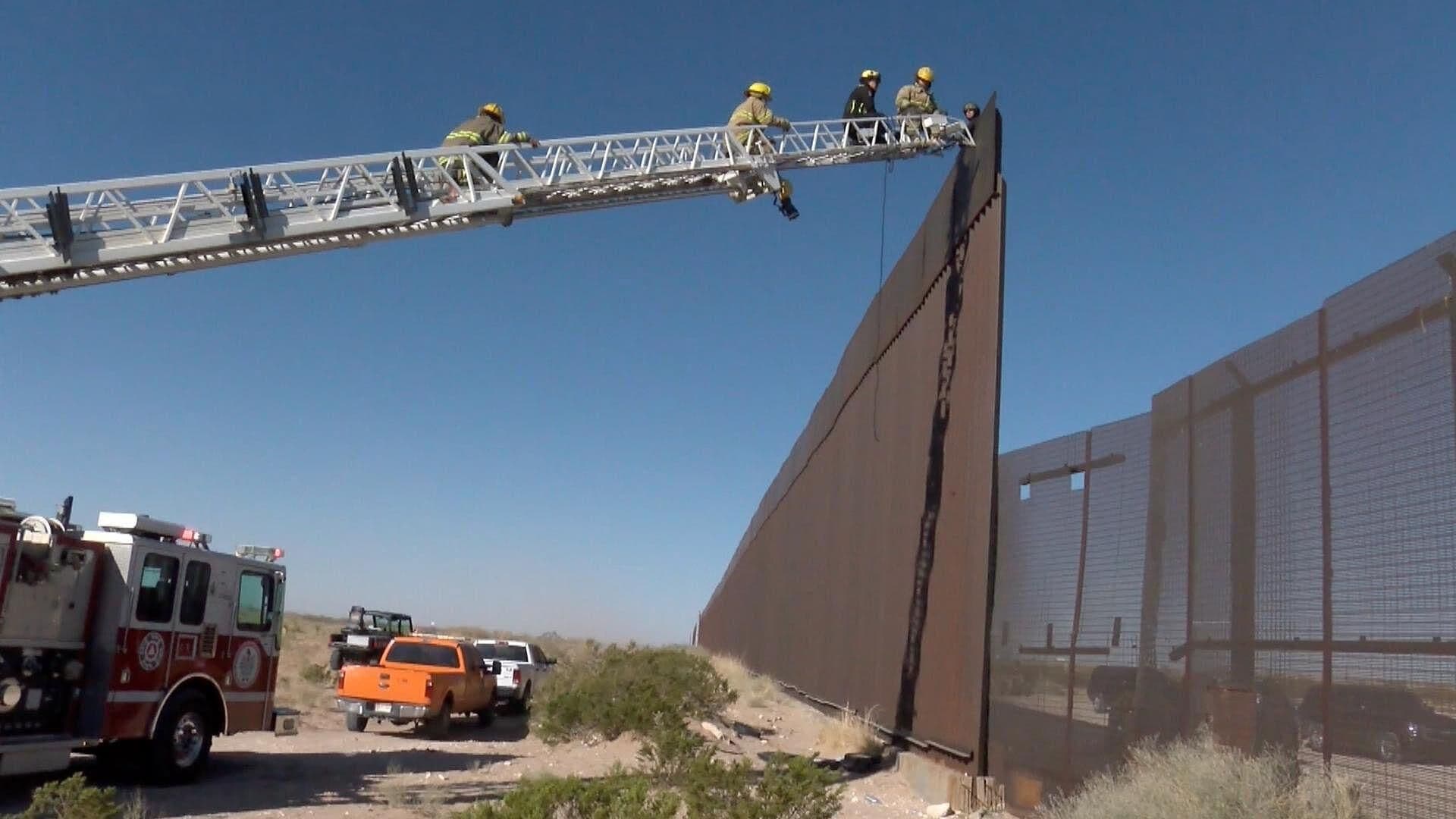 Realizan Simulacro de Rescate de Migrantes en el Muro Fronterizo